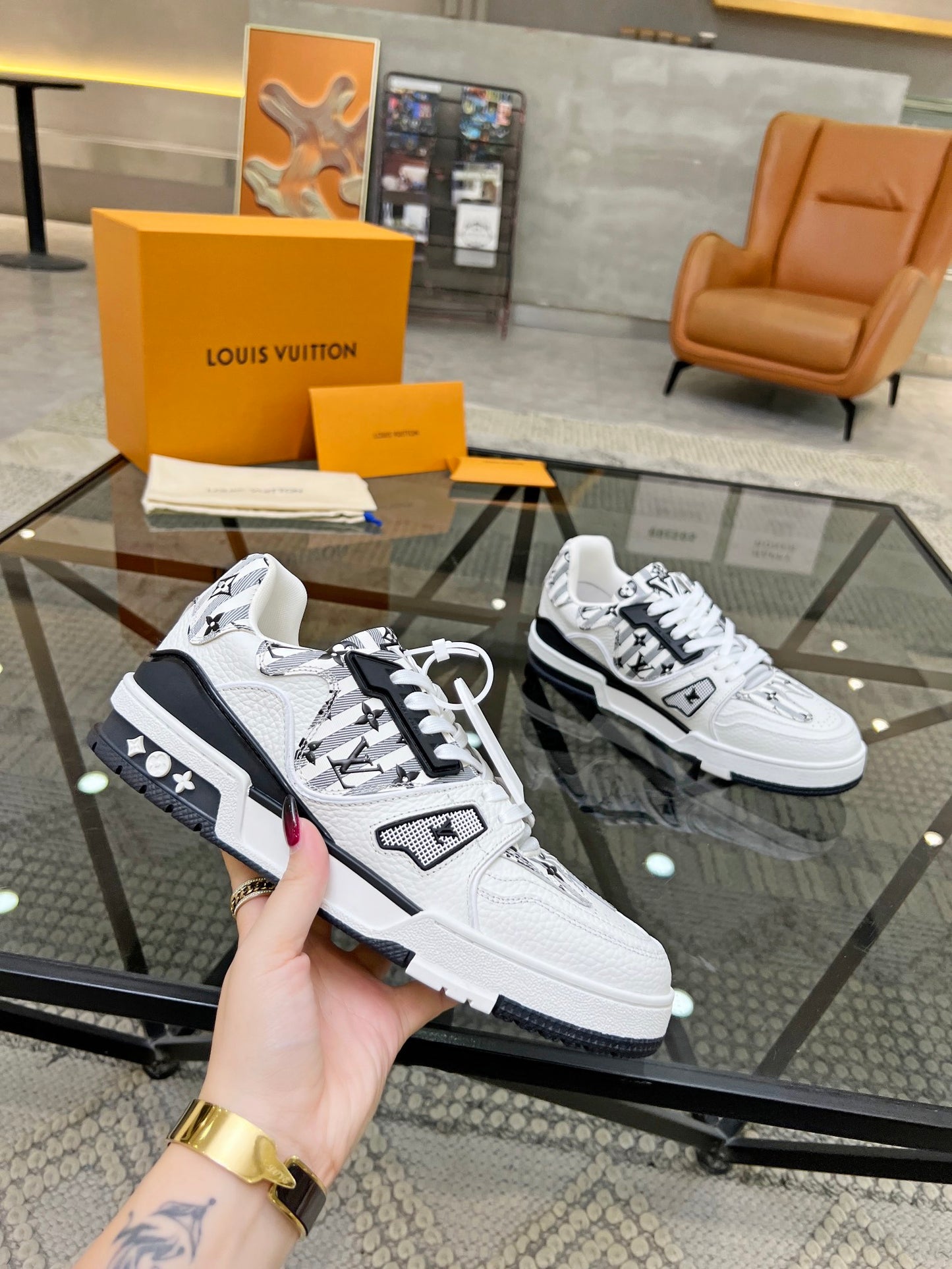 LV-148shoes