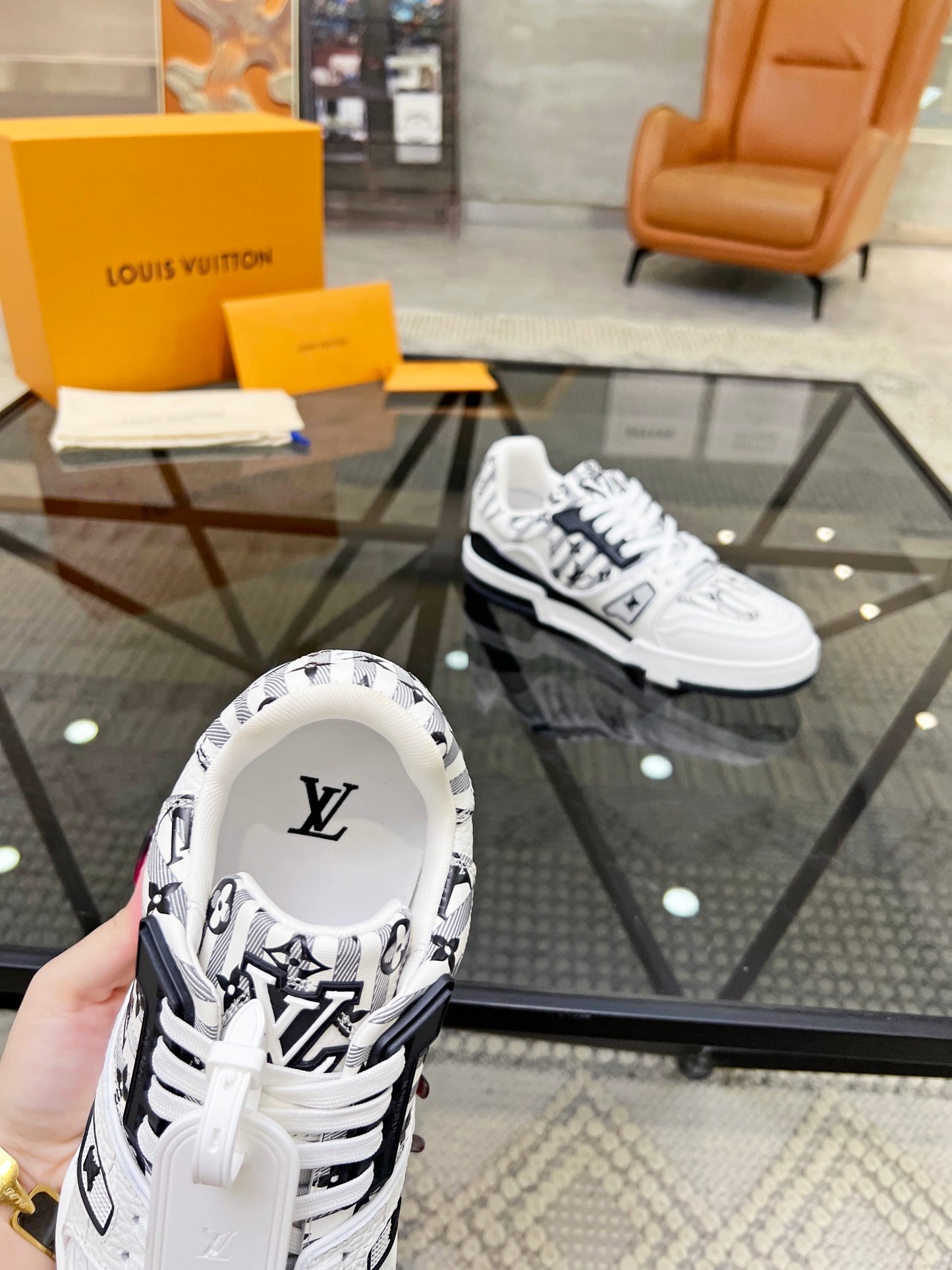 LV-148shoes