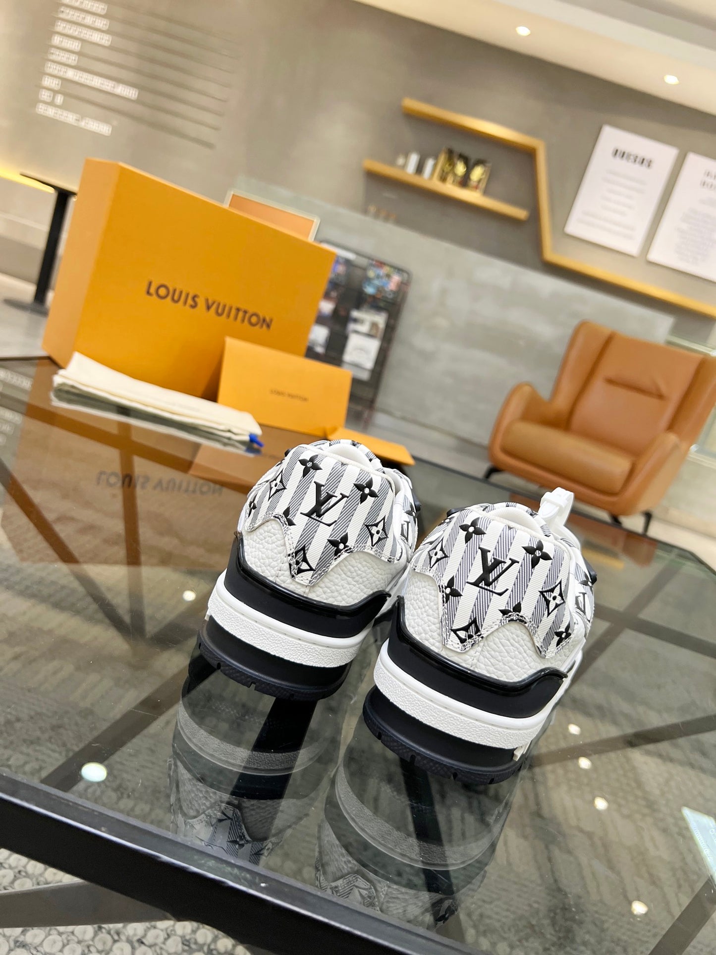 LV-148shoes