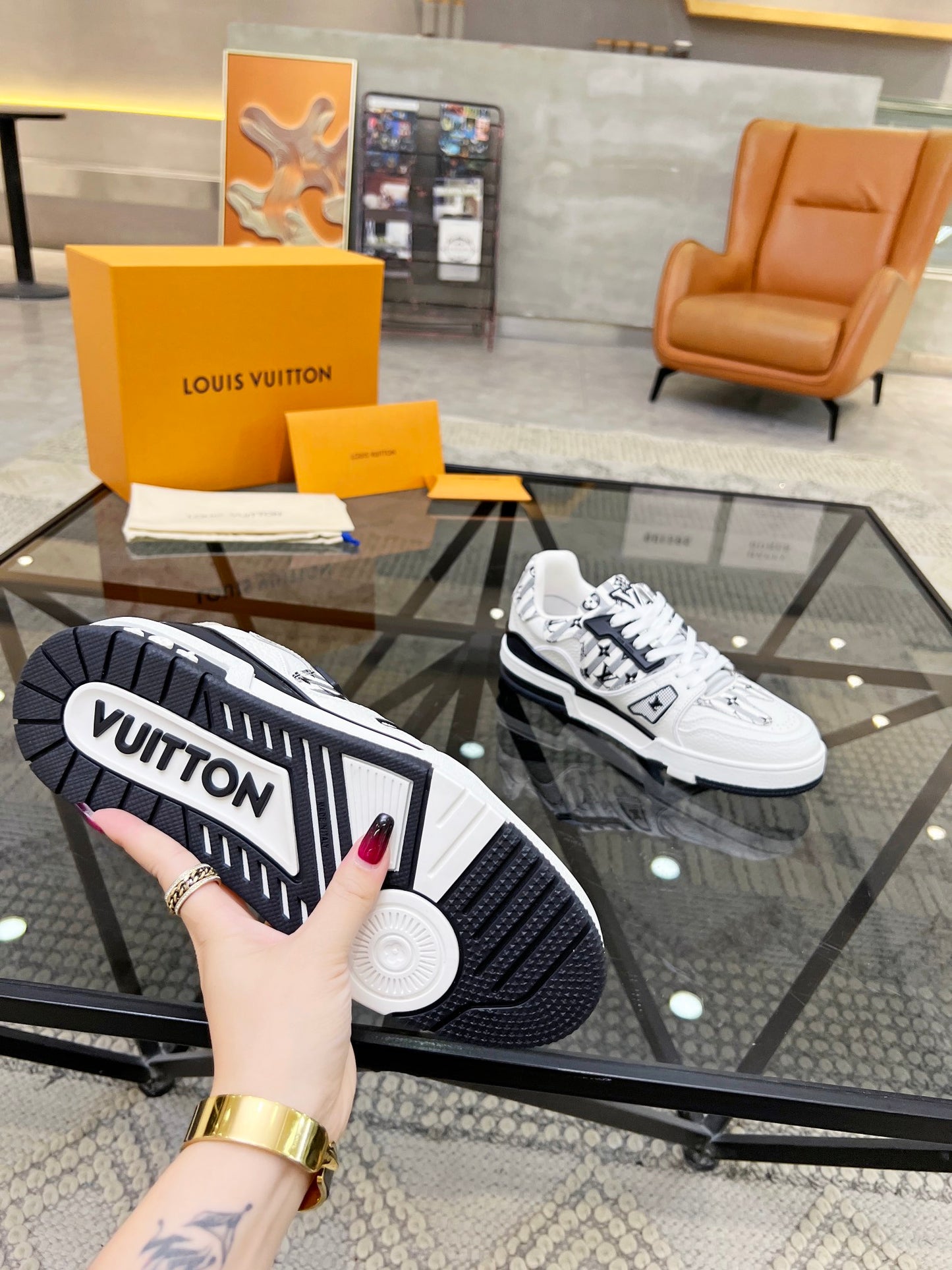 LV-148shoes