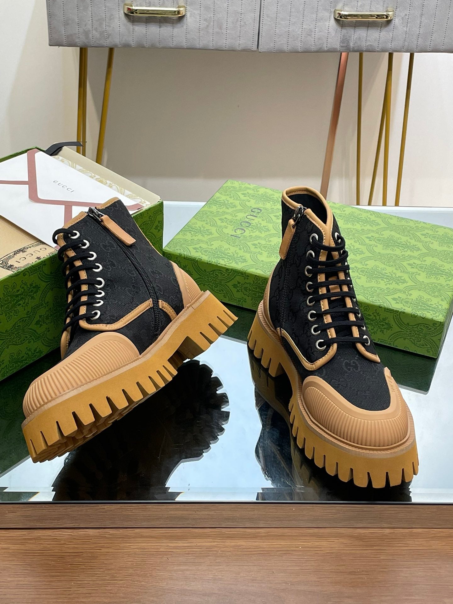 Gucci-065Shoes