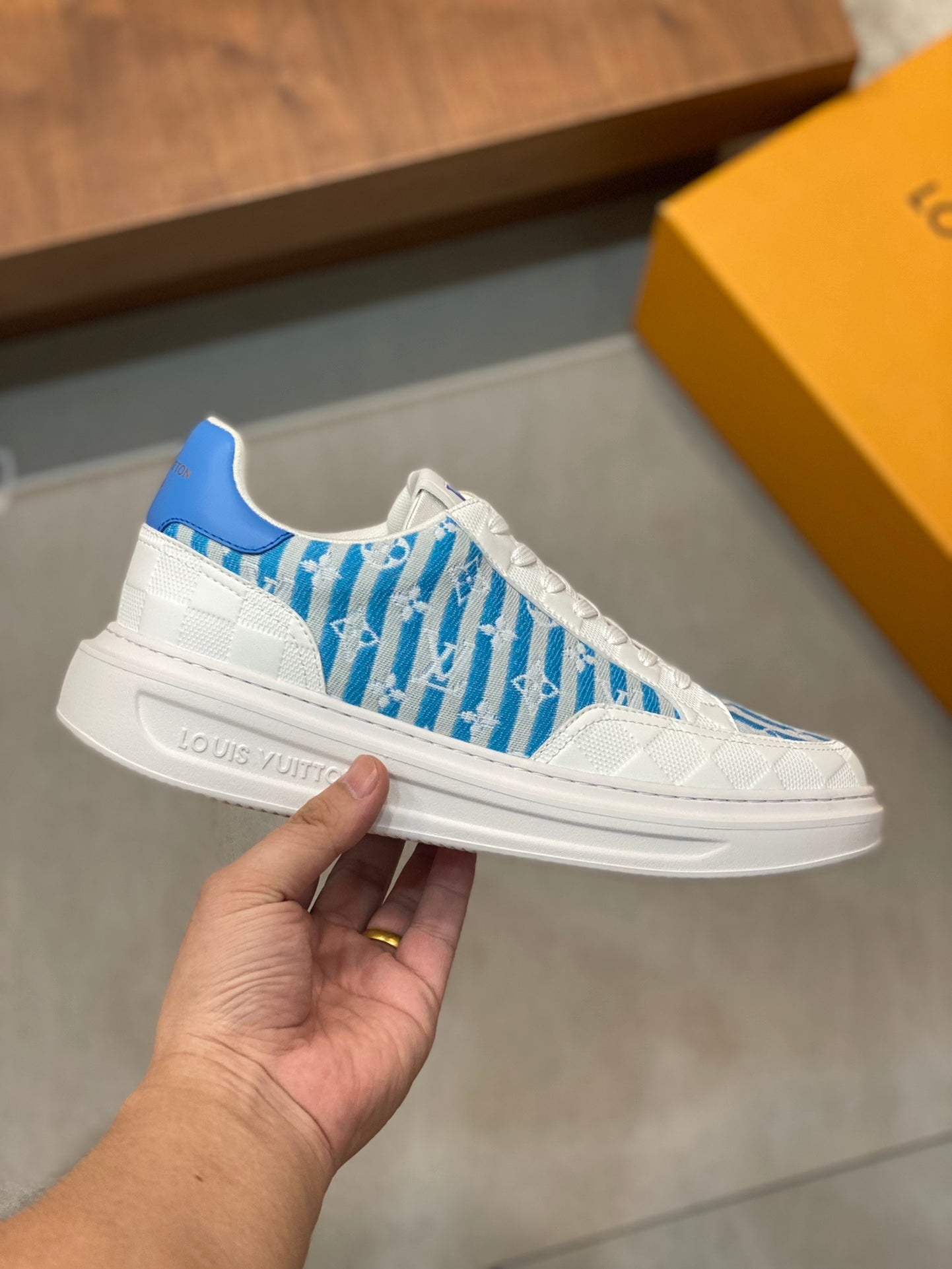 LV-176shoes