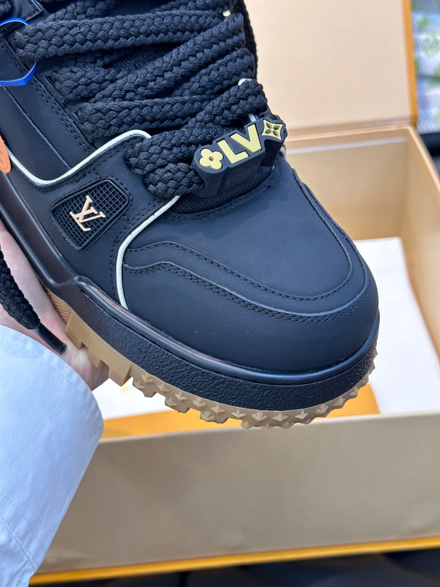 LV-180shoes