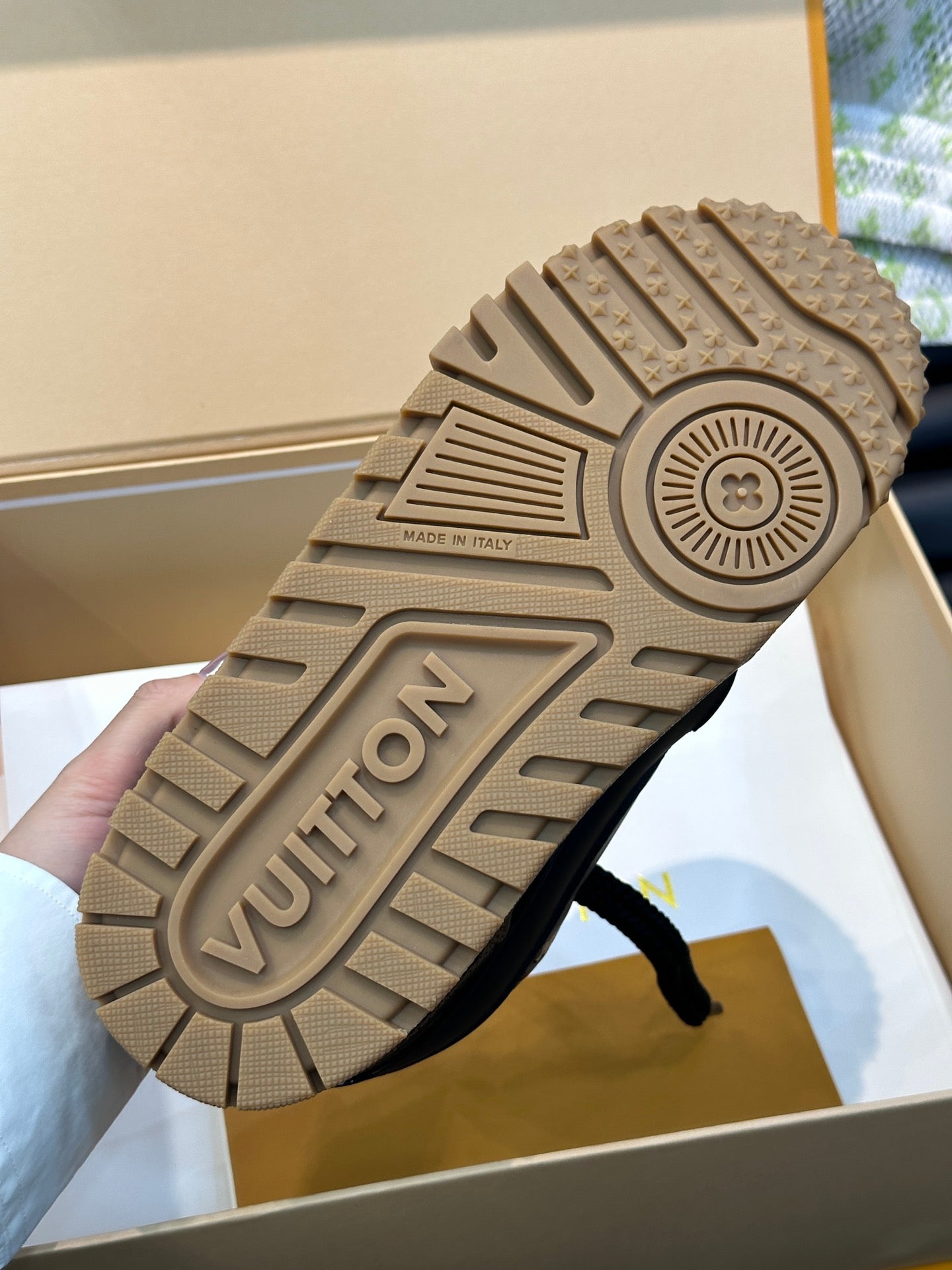 LV-180shoes