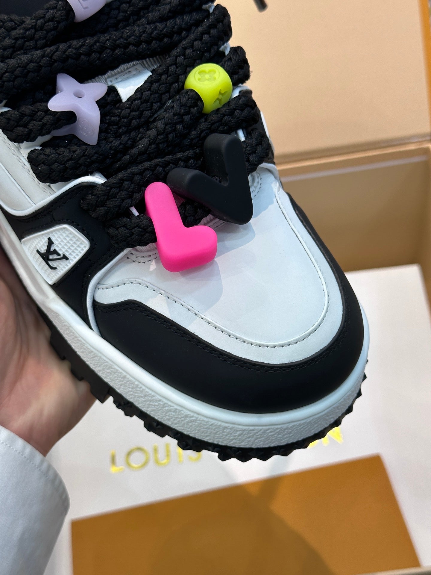 LV-182shoes