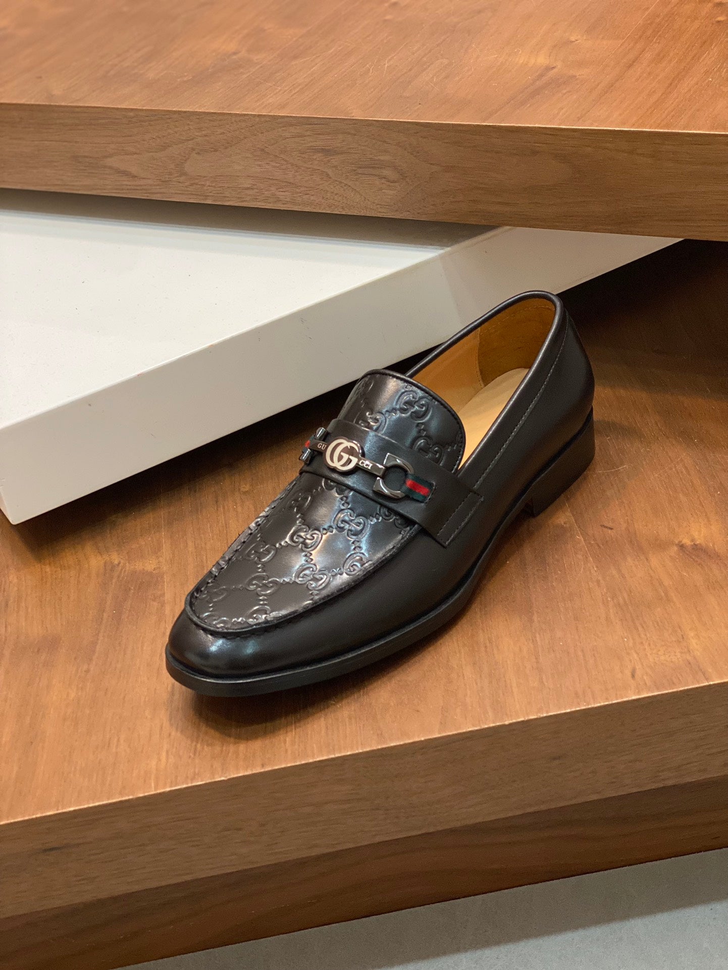 Gucci-110Shoes