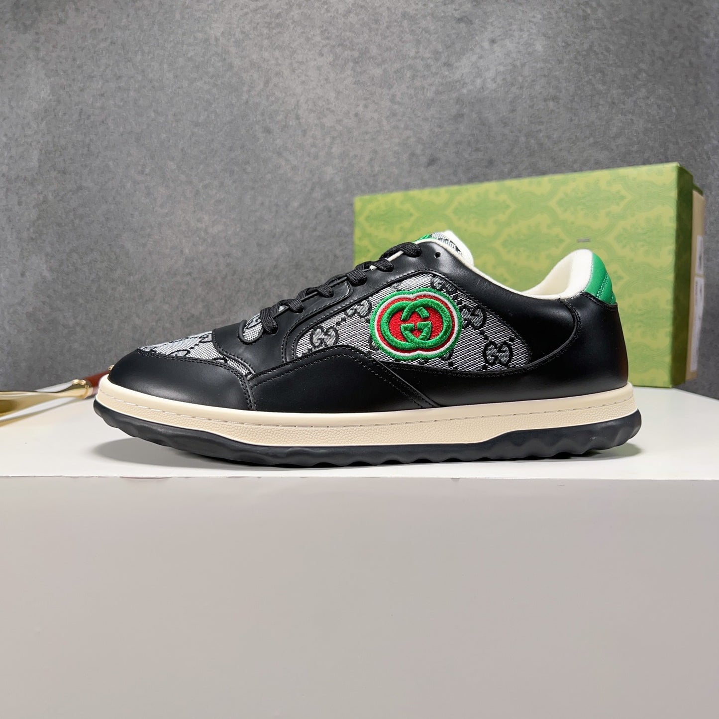 Gucci-135Shoes