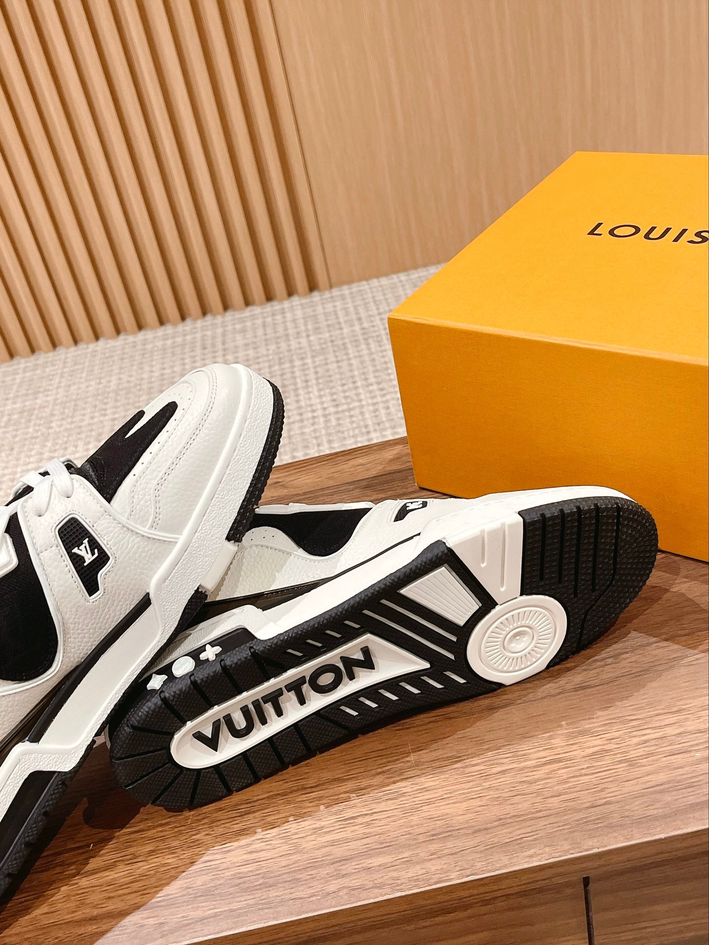 LV-024shoes