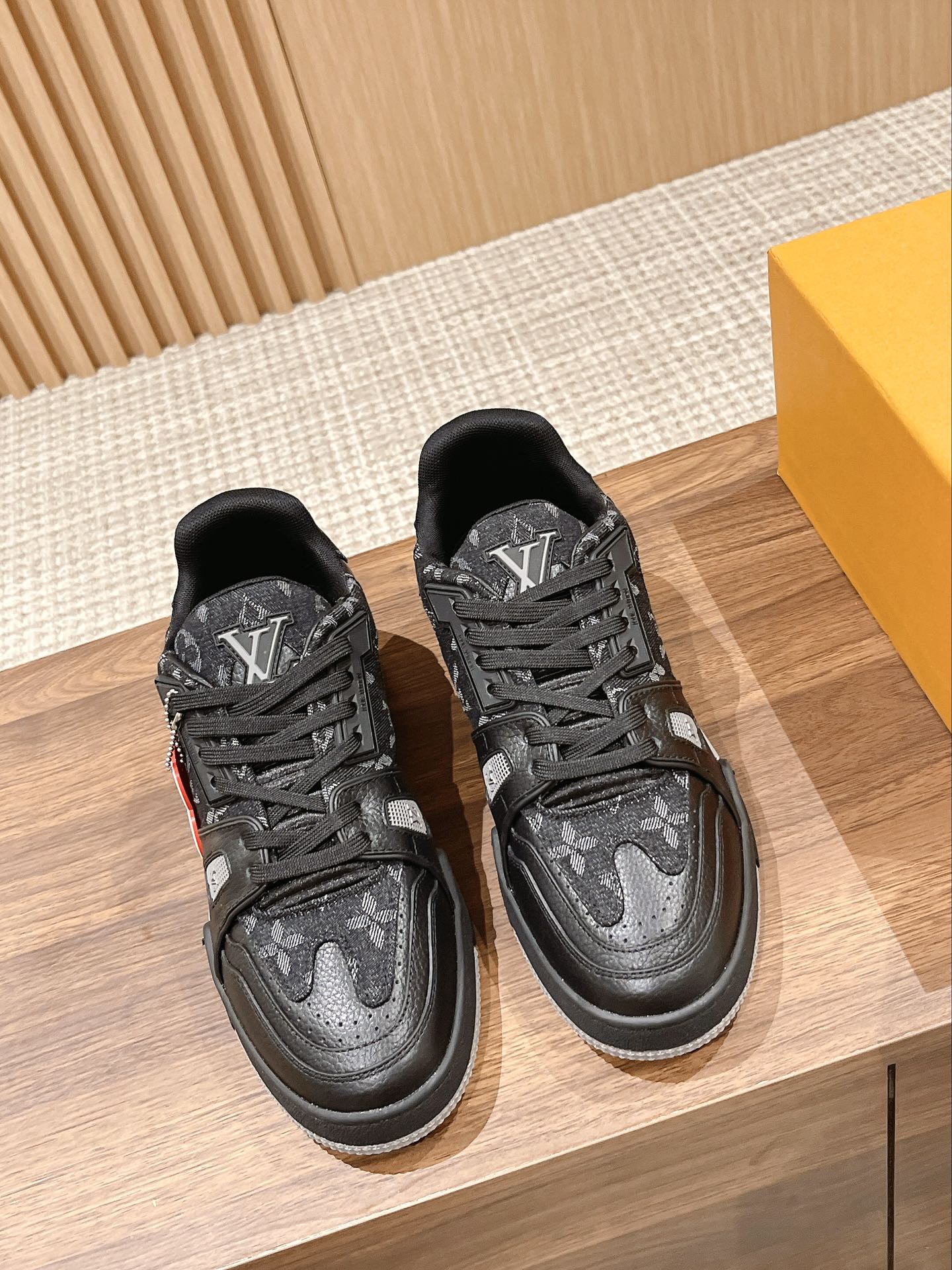 LV-025shoes