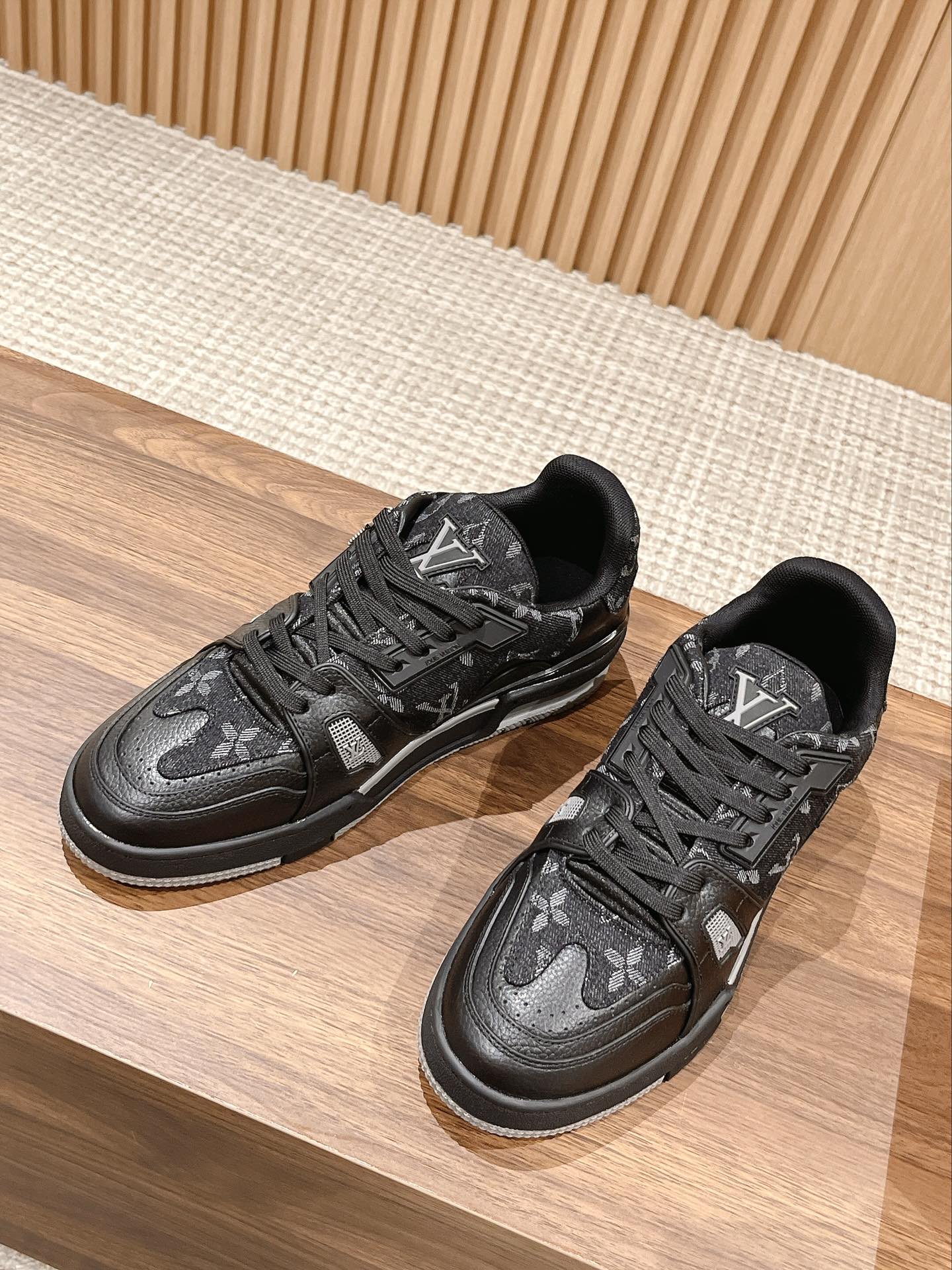 LV-025shoes