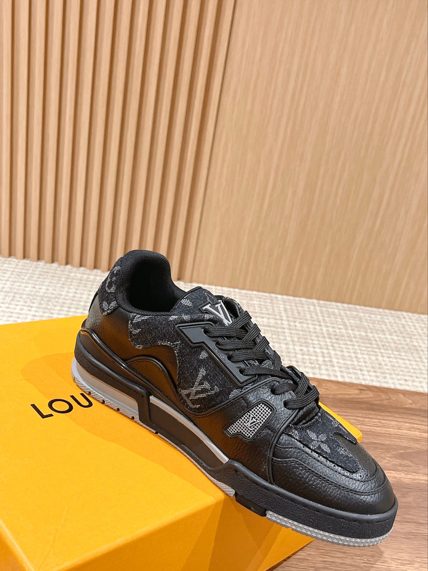 LV-025shoes