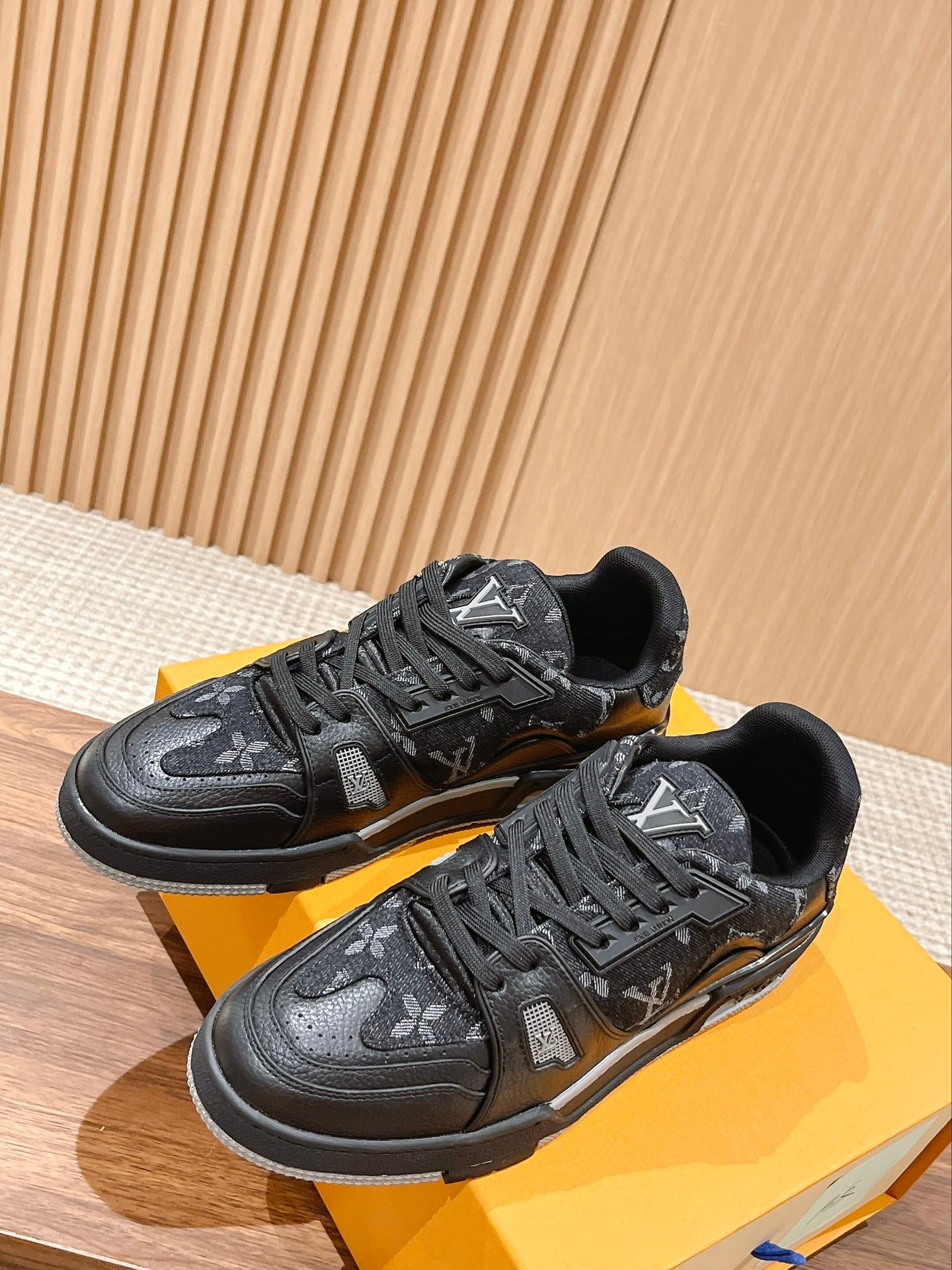 LV-025shoes