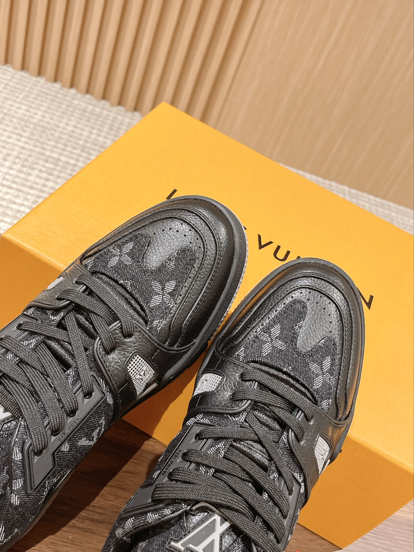LV-025shoes