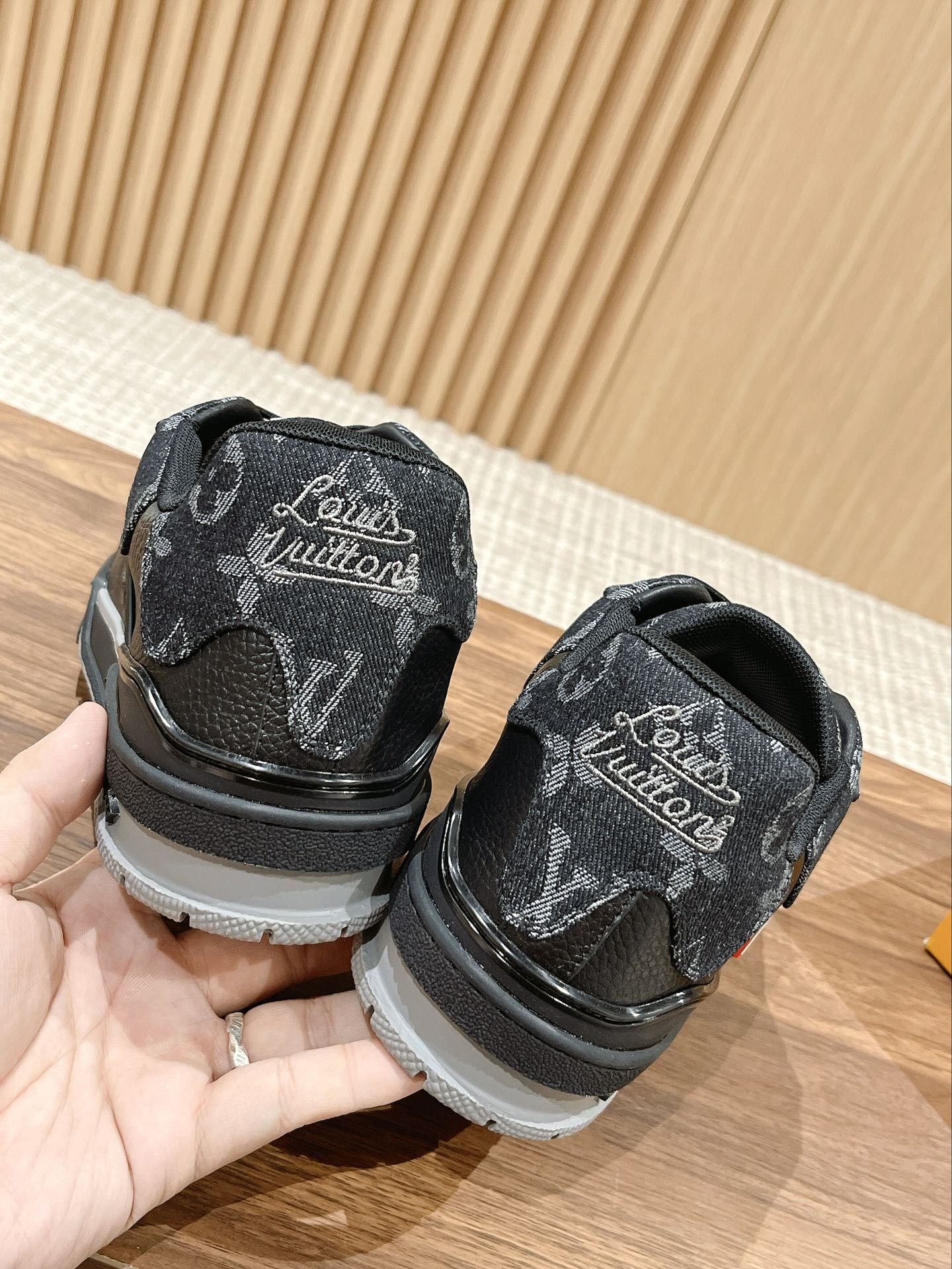 LV-025shoes