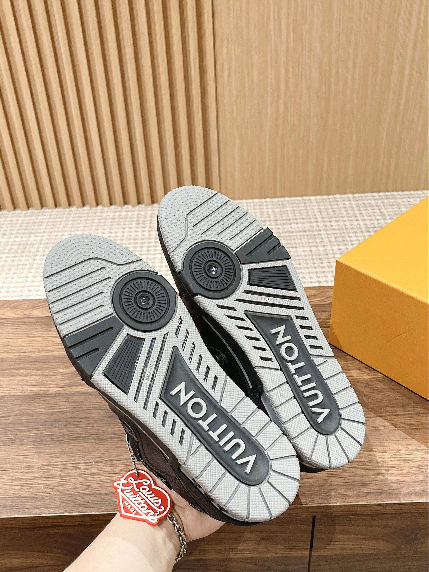 LV-025shoes