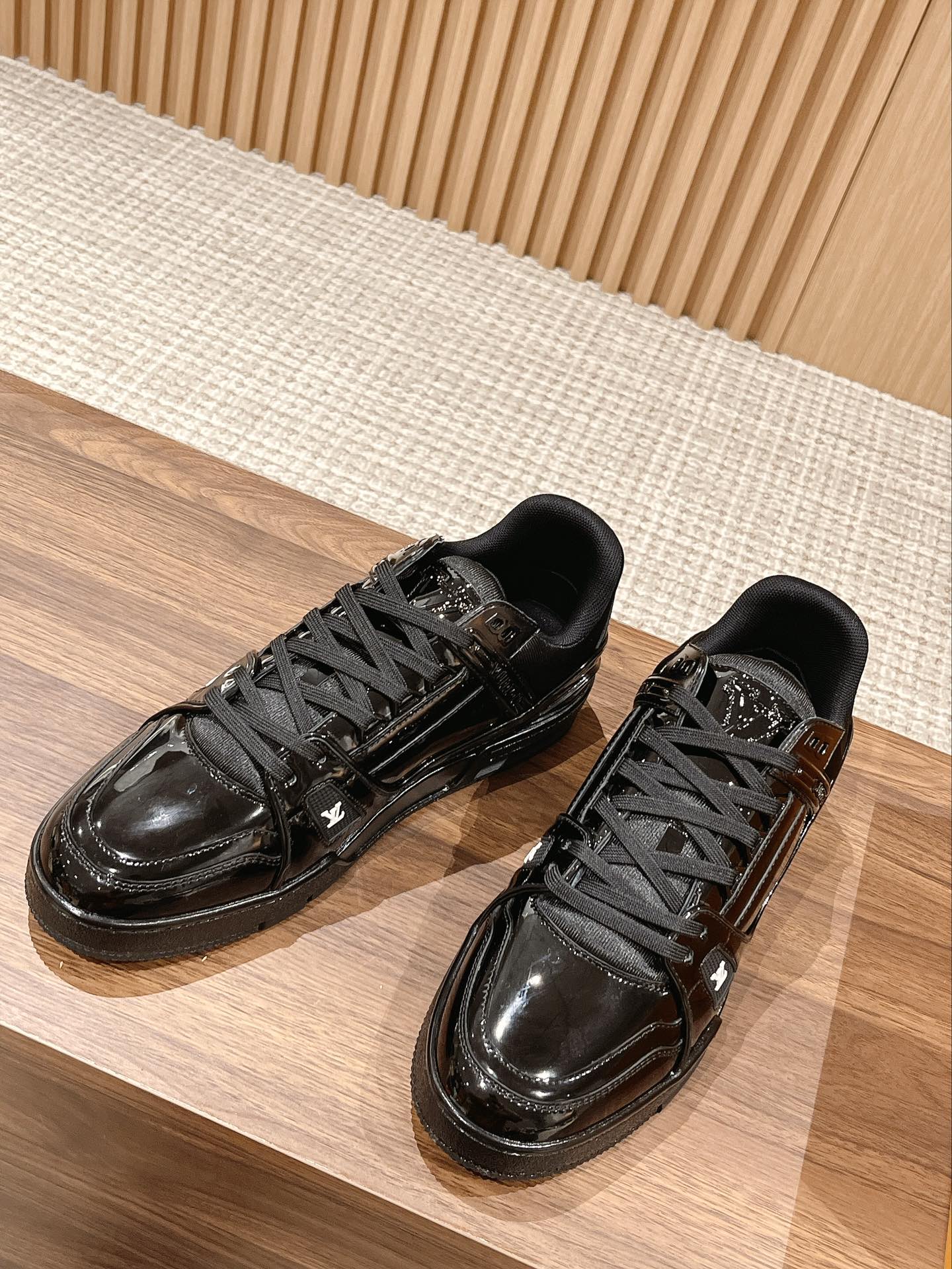 LV-040shoes