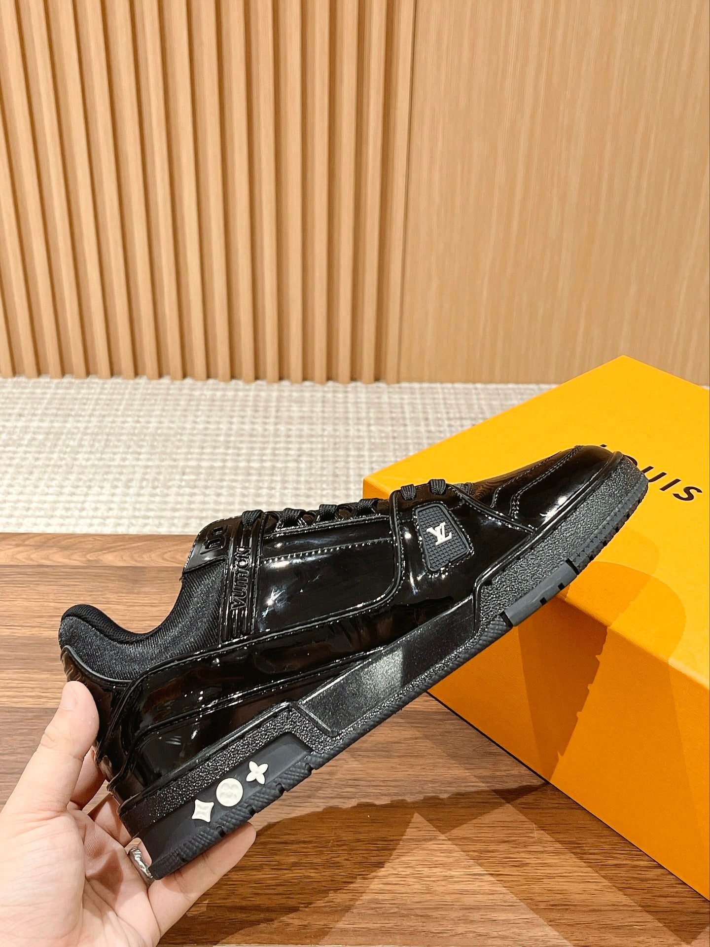 LV-040shoes