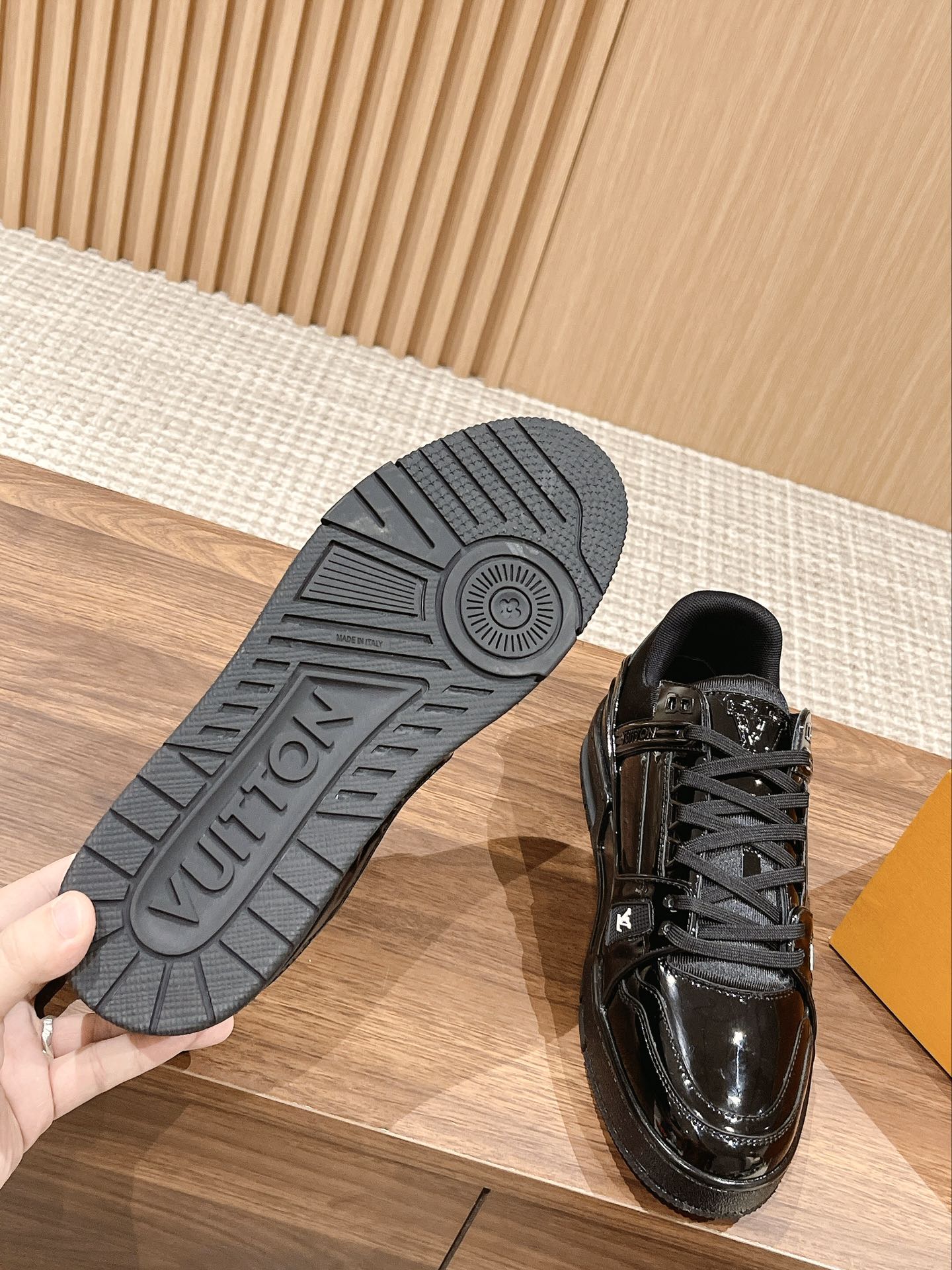 LV-040shoes