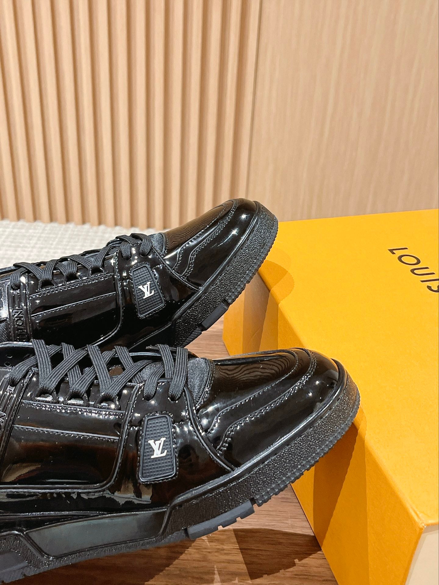 LV-040shoes
