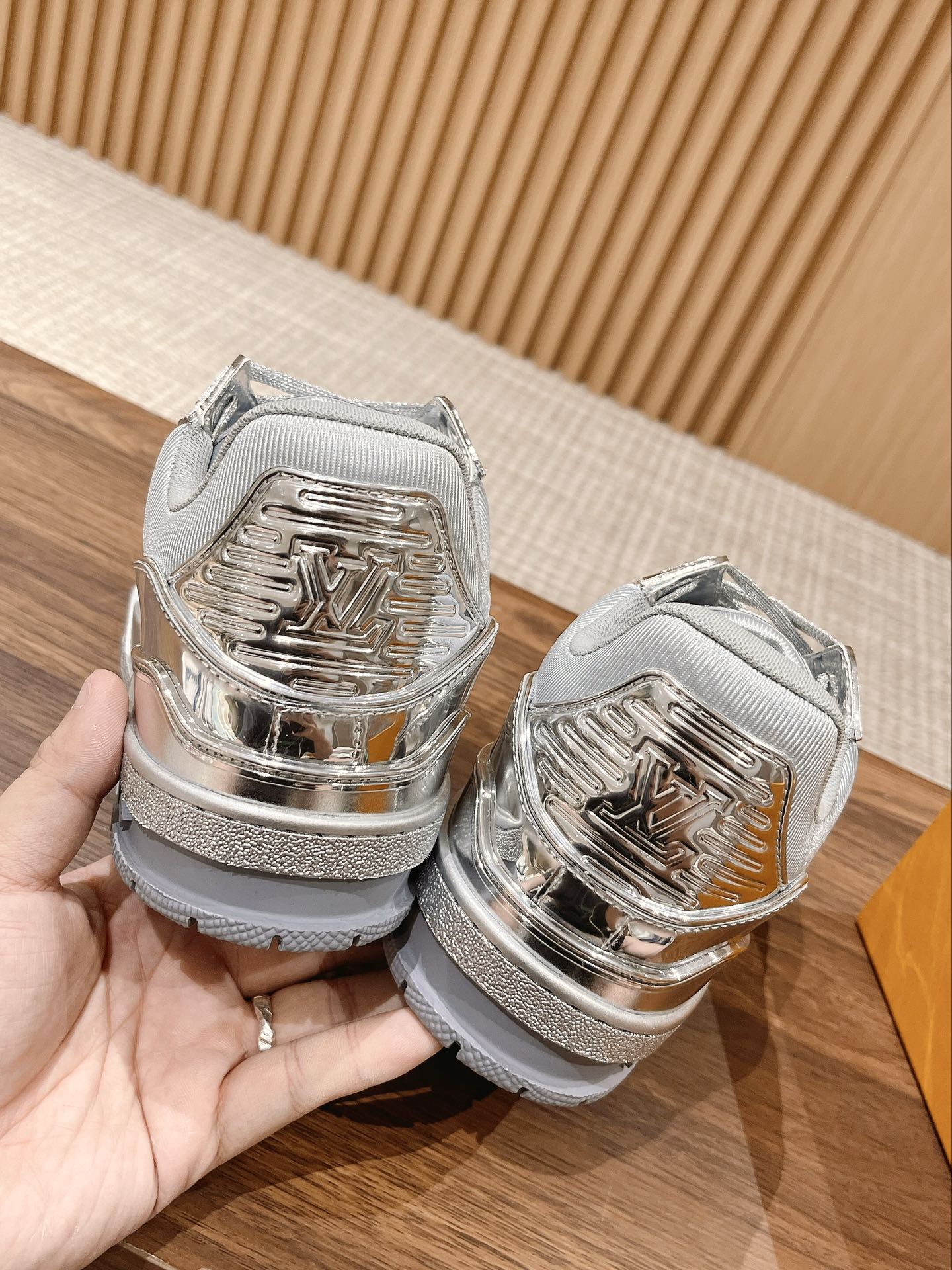 LV-041shoes