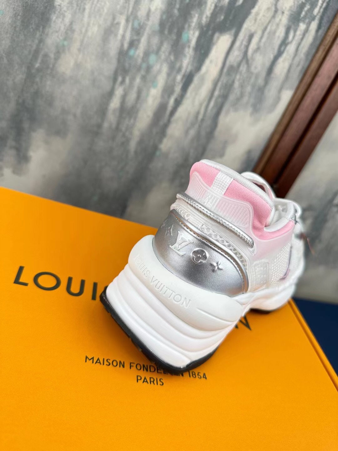 LV-044shoes