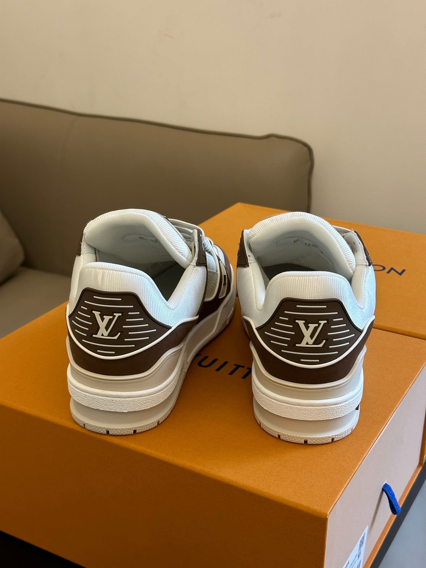 LV-060shoes