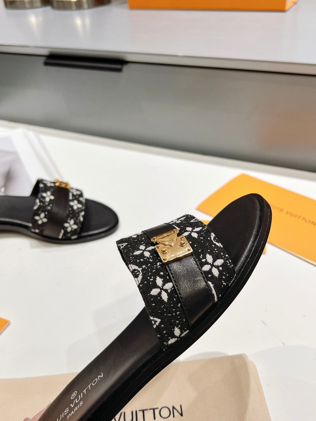LV-063shoes