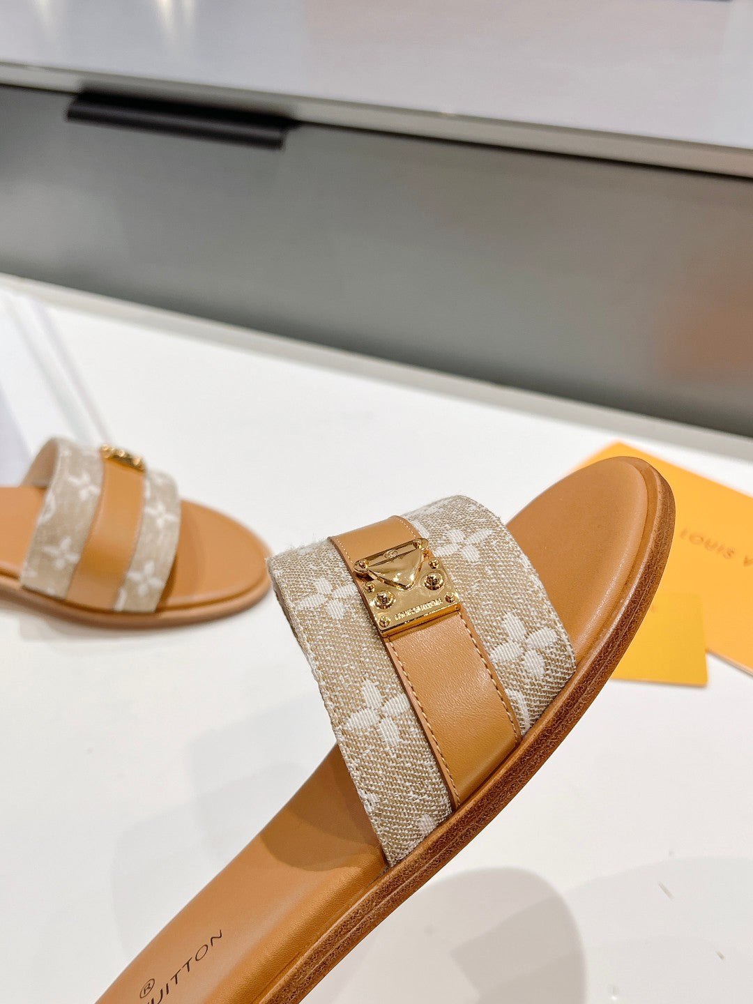 LV-064shoes