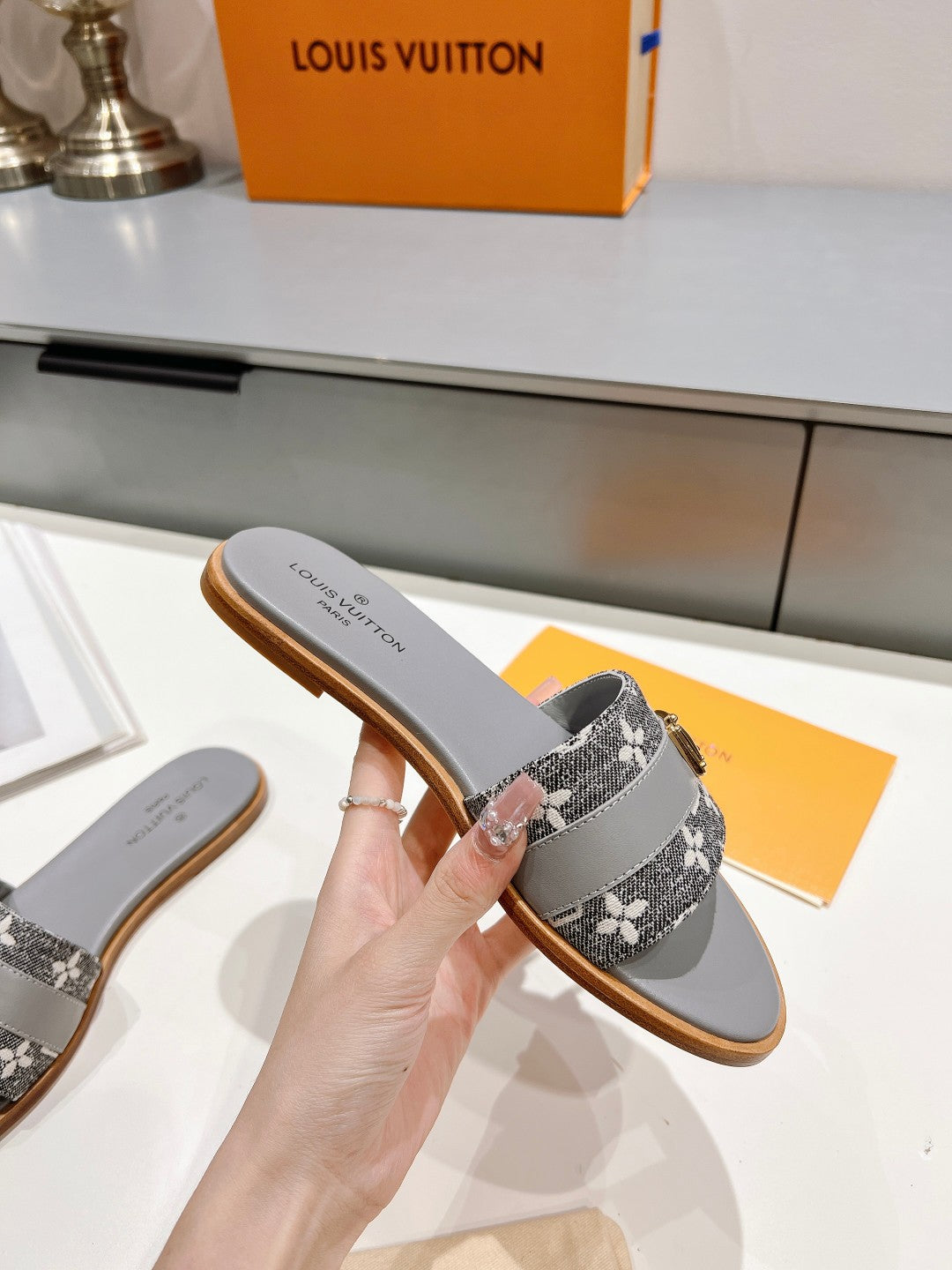 LV-065shoes