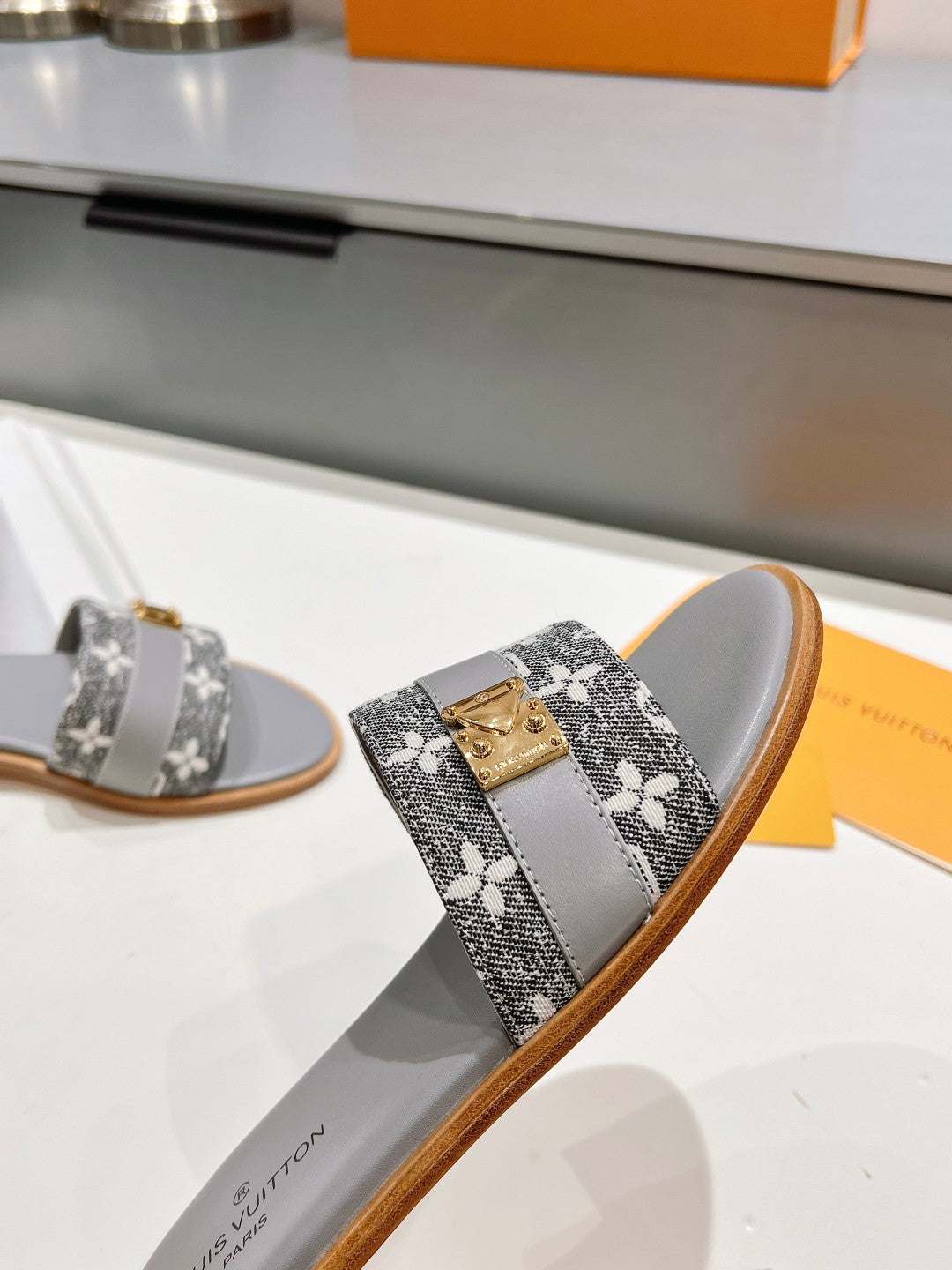 LV-065shoes