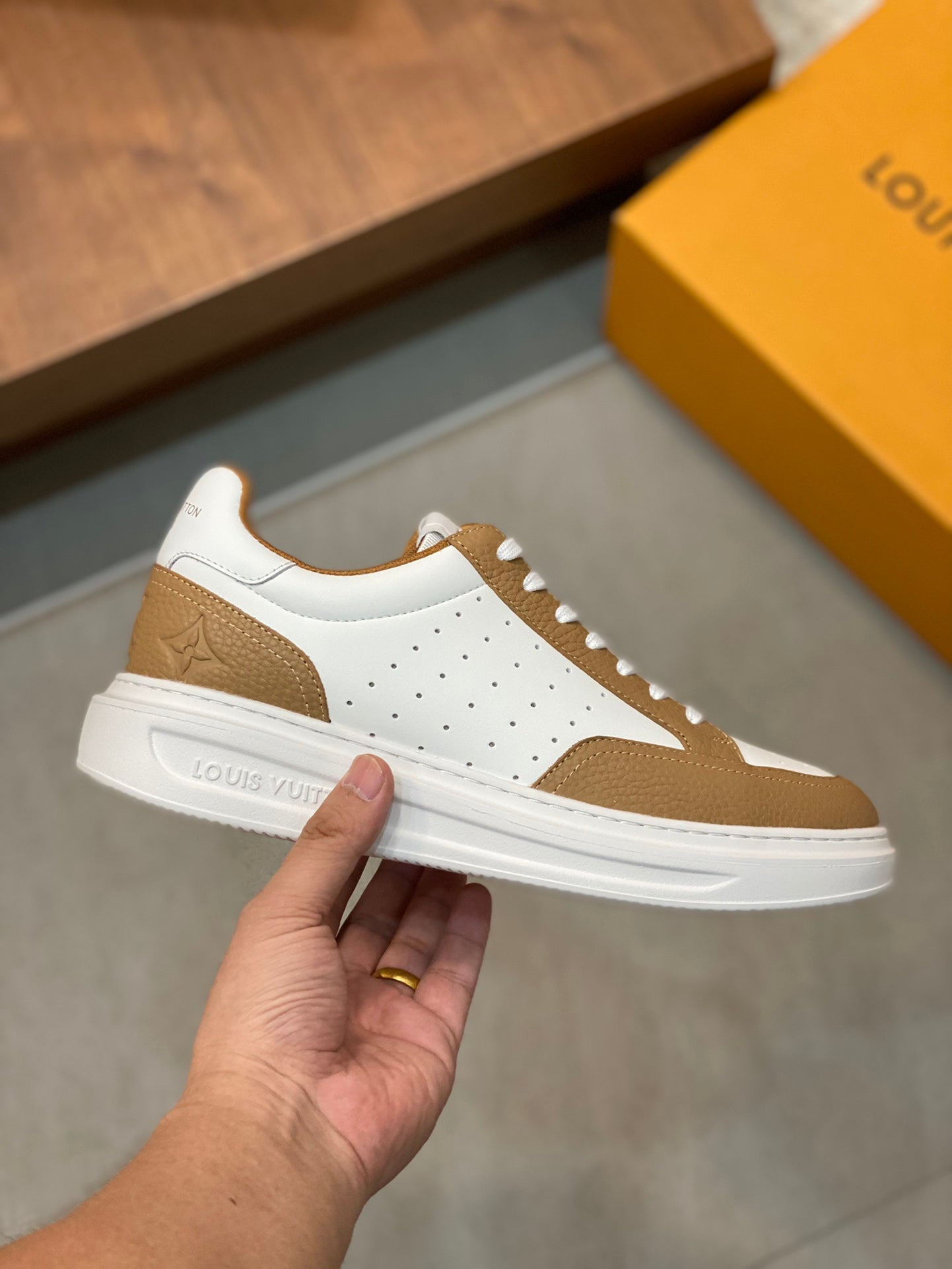 LV-066shoes