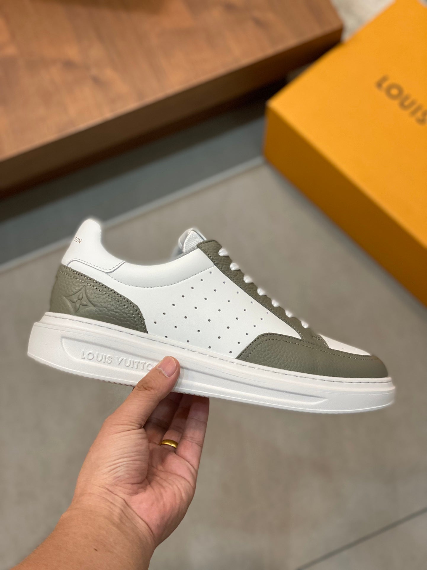 LV-068shoes