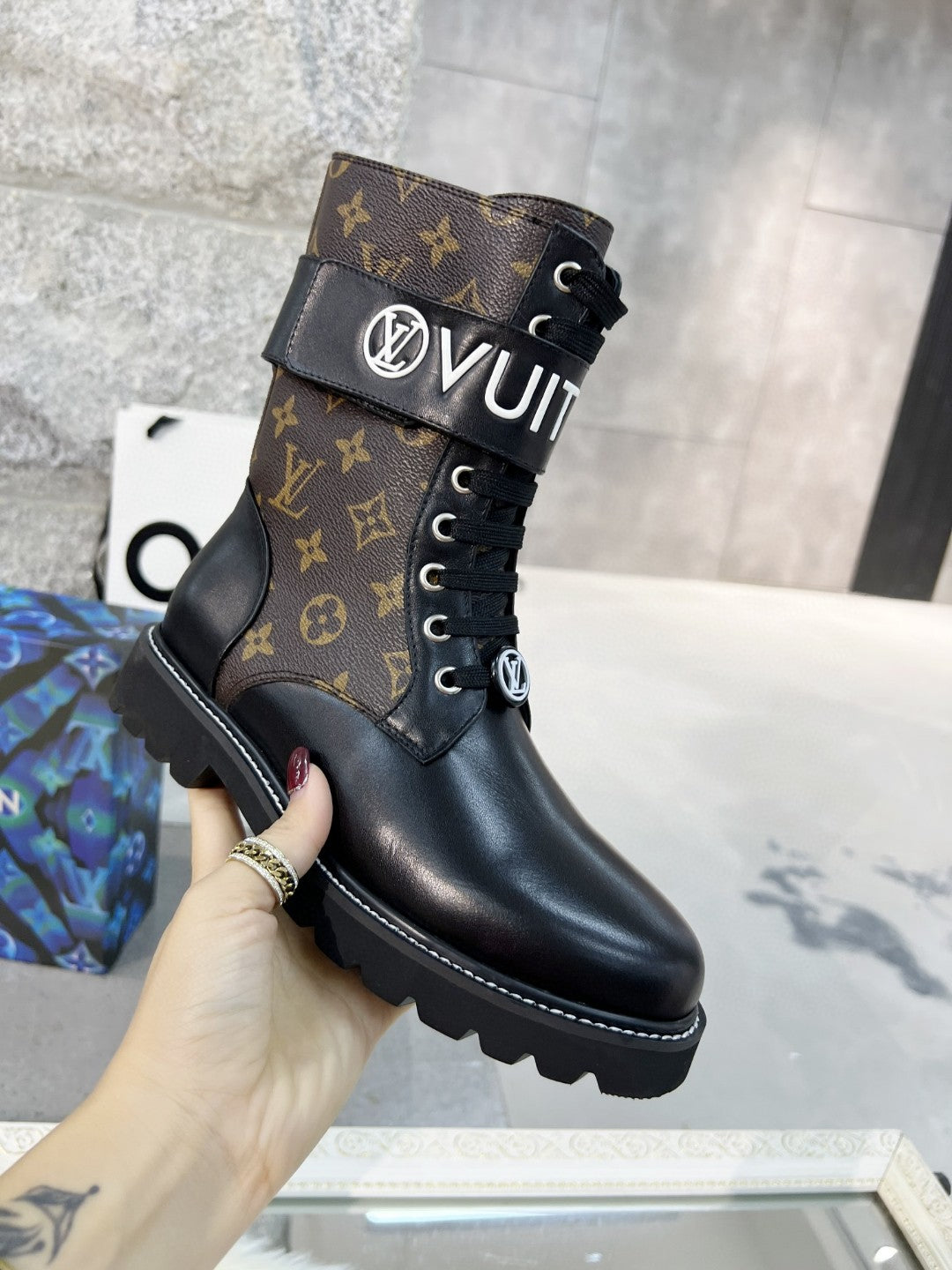 LV-098shoes