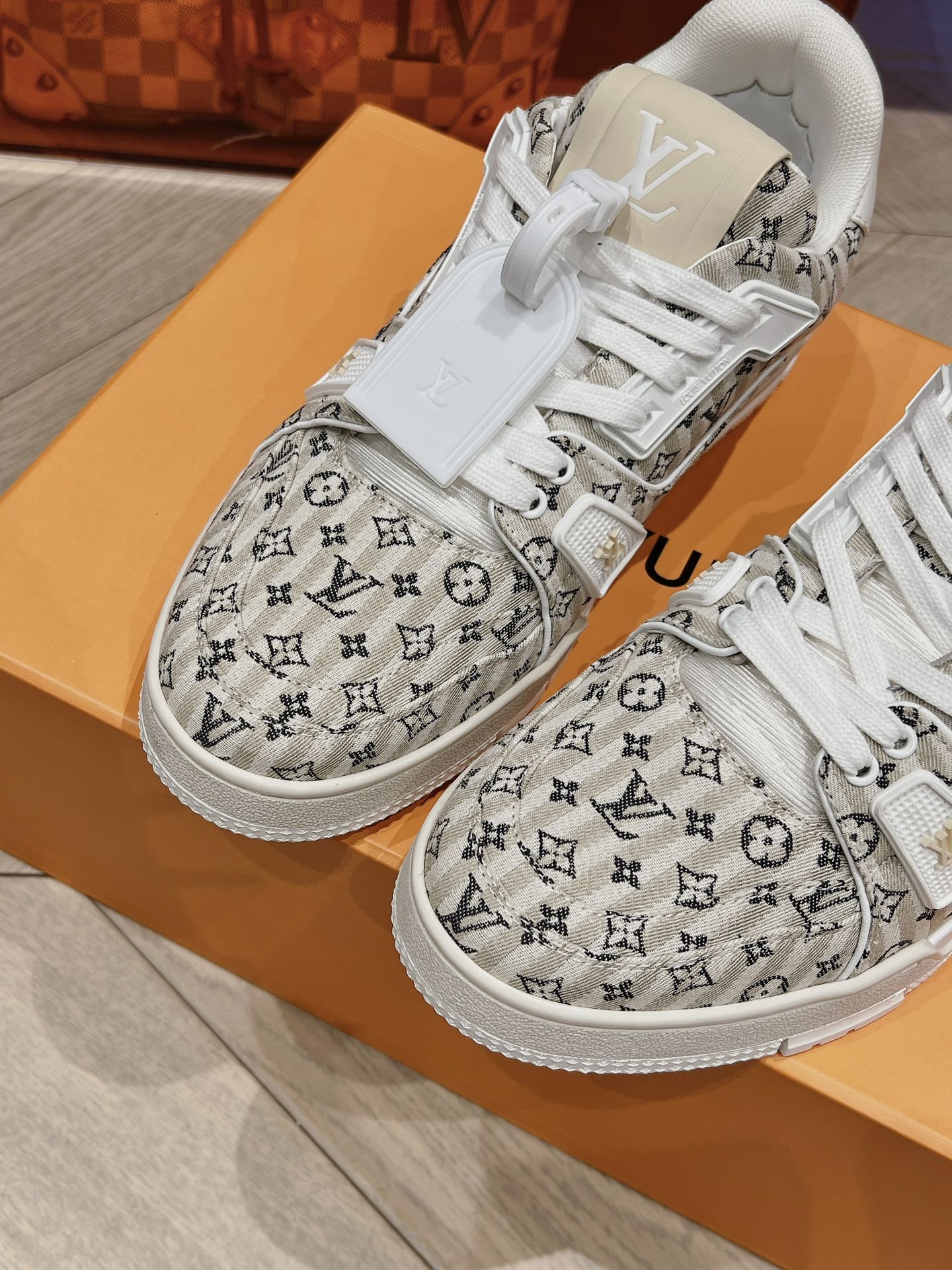 LV-100shoes