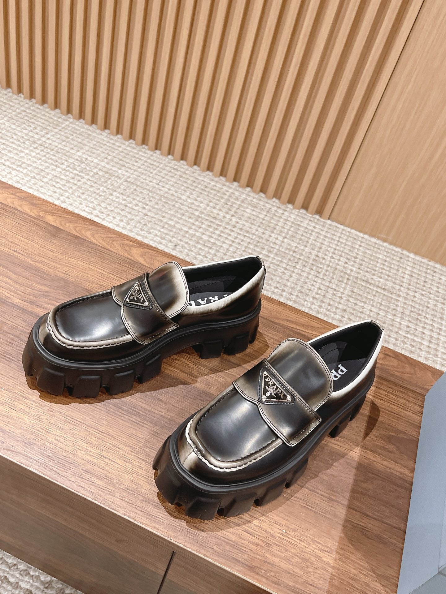 PRADA-010Shoes