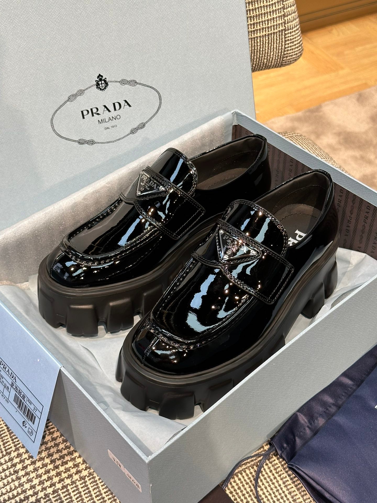 PRADA-015Shoes