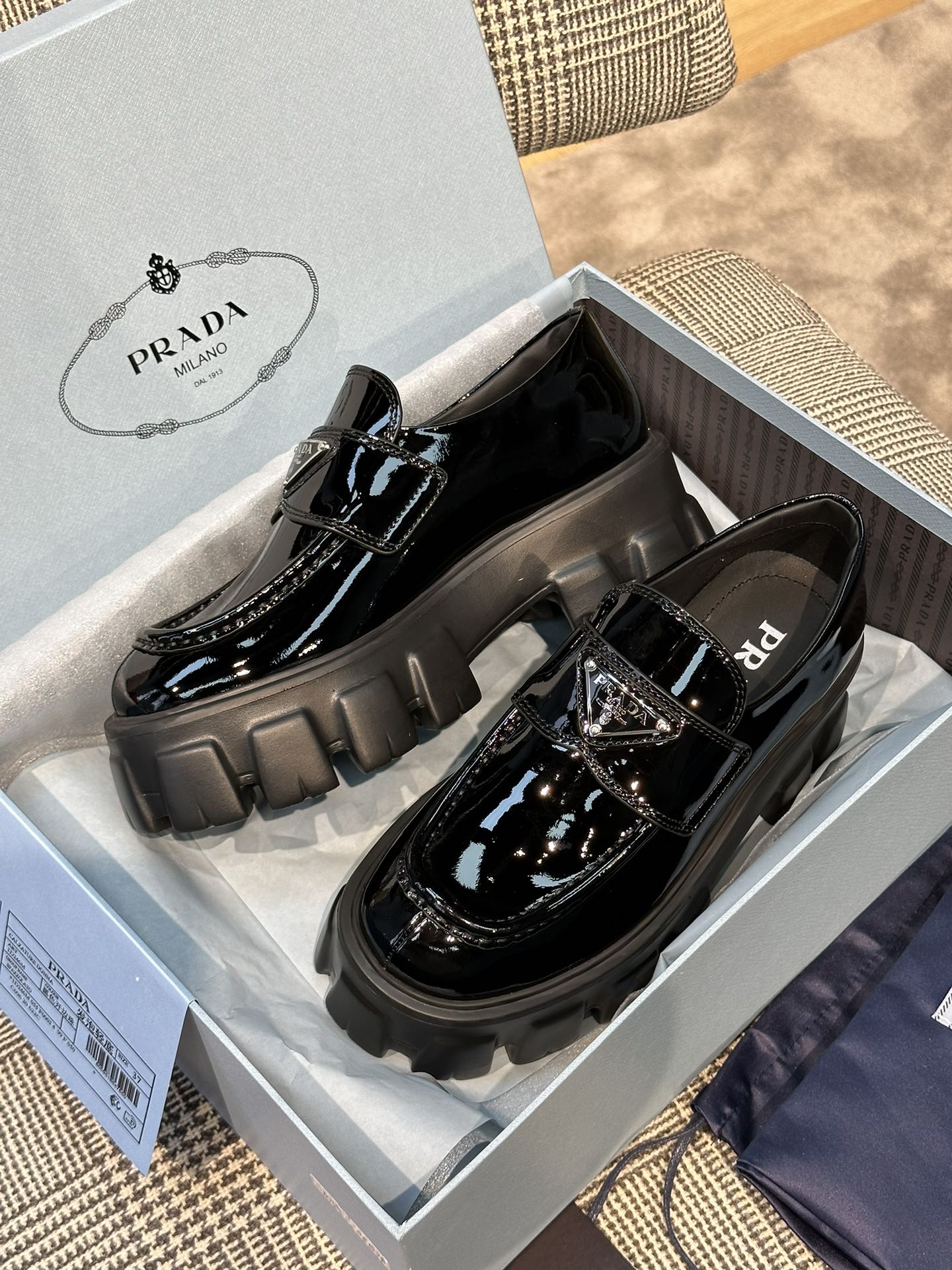 PRADA-015Shoes