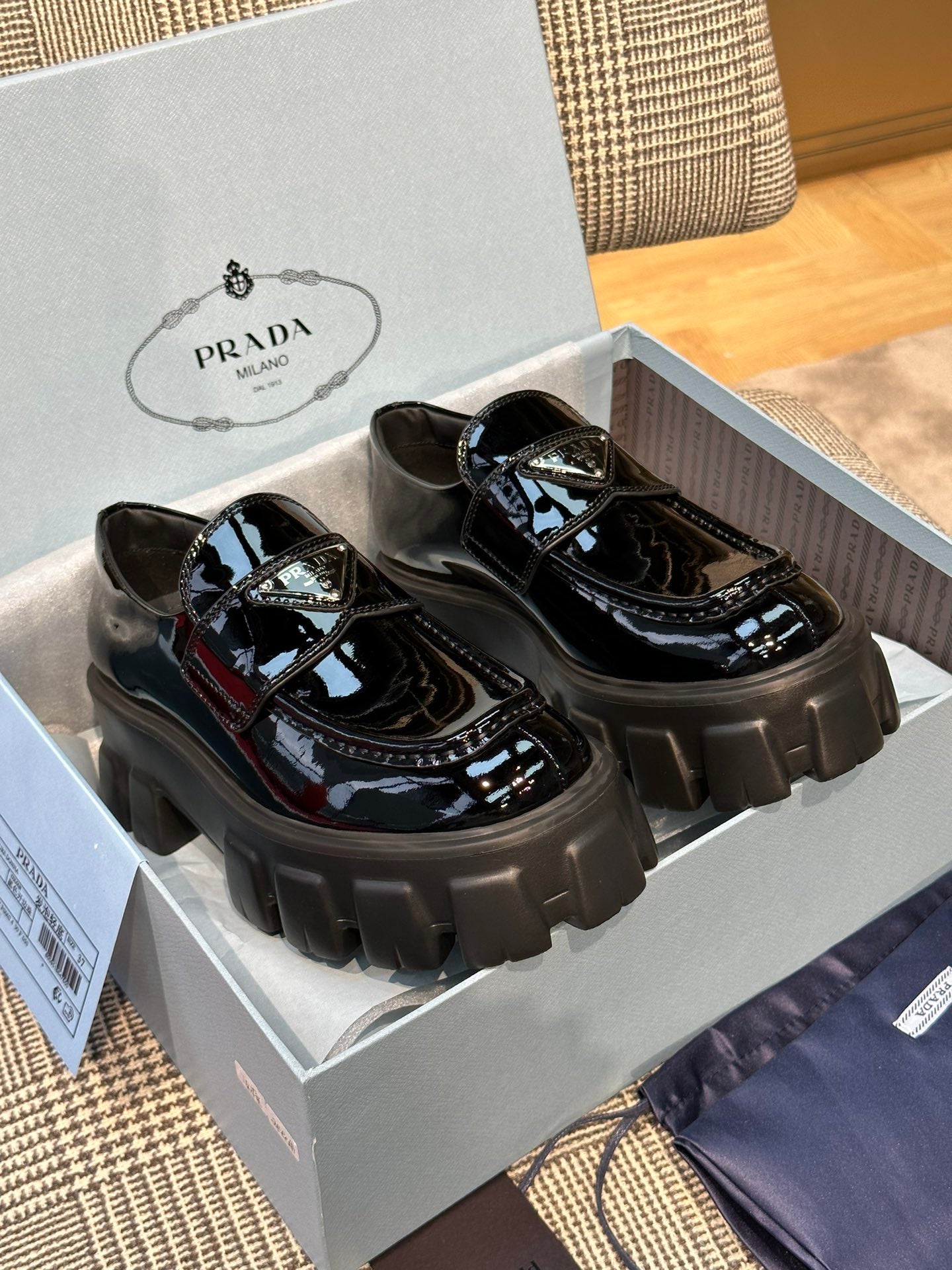 PRADA-015Shoes