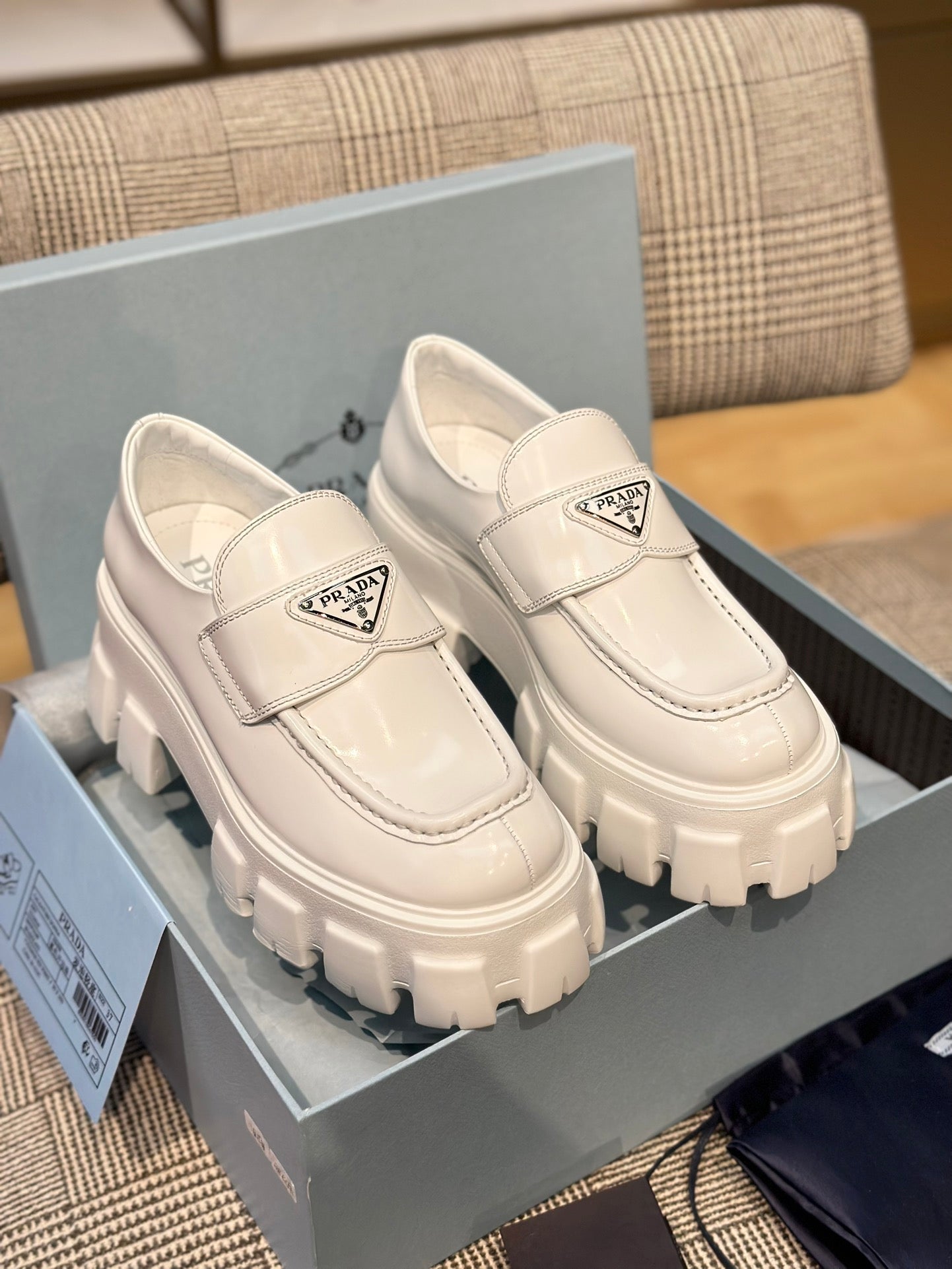 PRADA-016Shoes