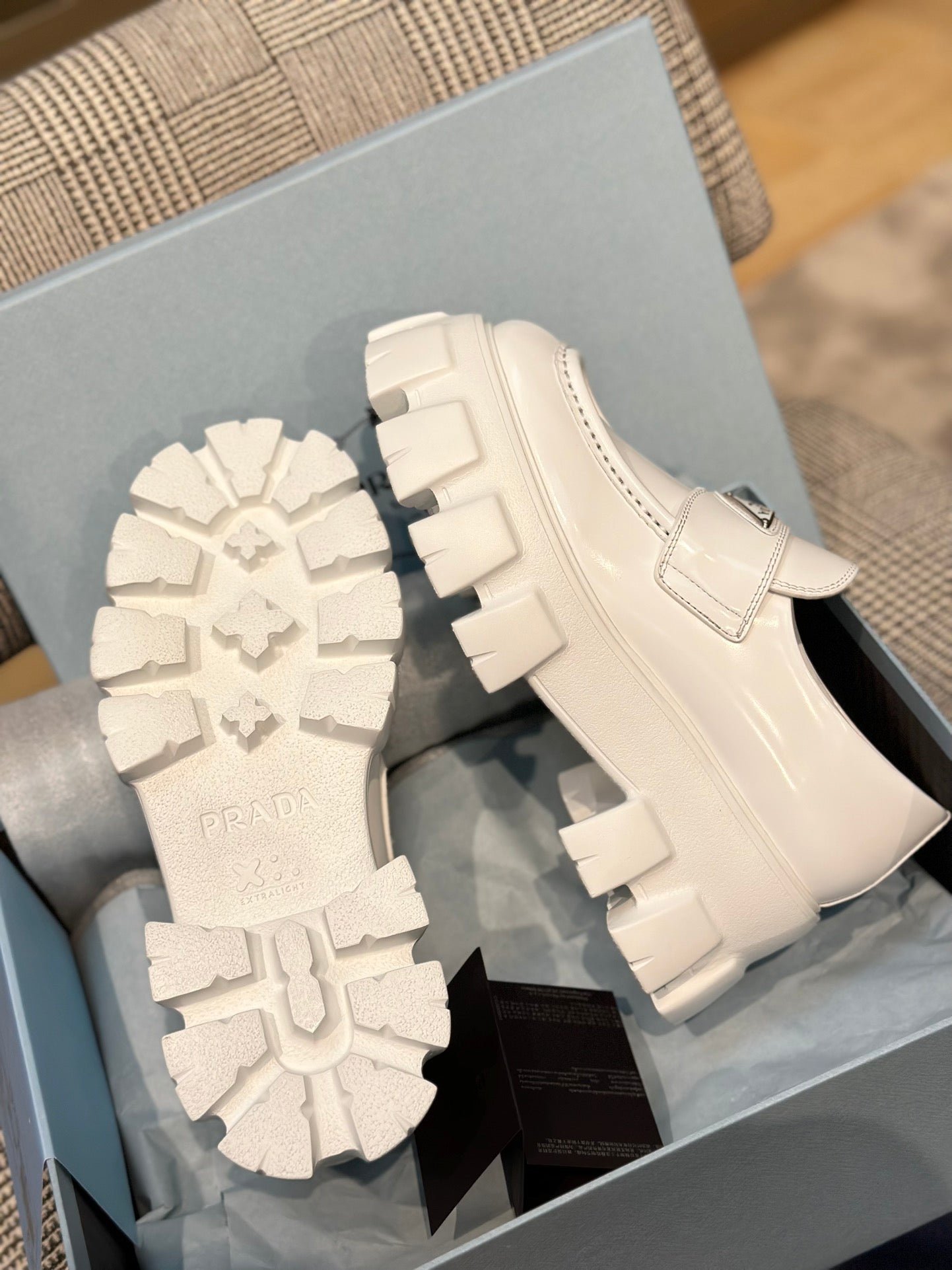 PRADA-016Shoes