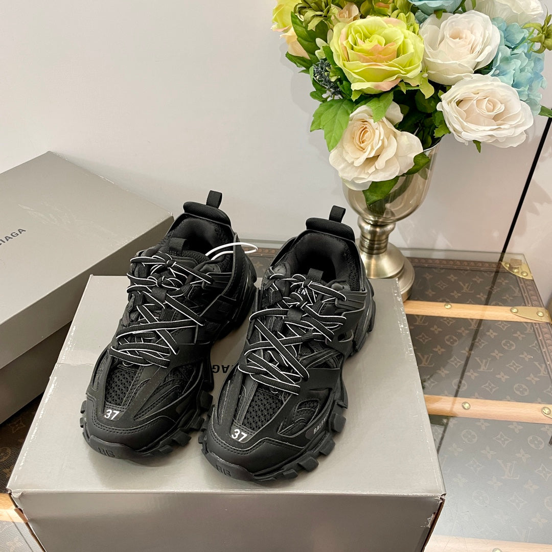 LOEWE  001-Shoes