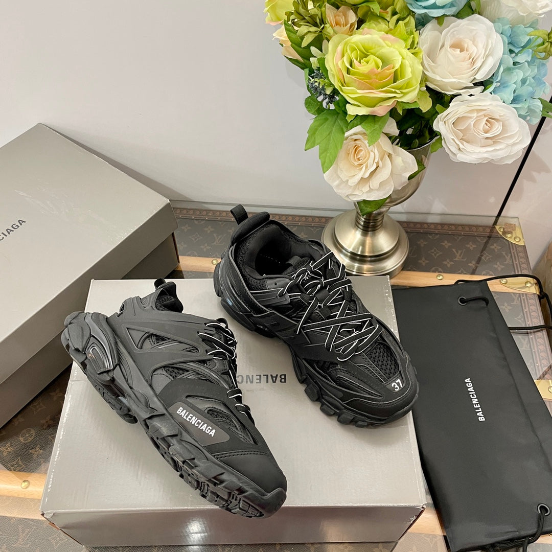 LOEWE  001-Shoes