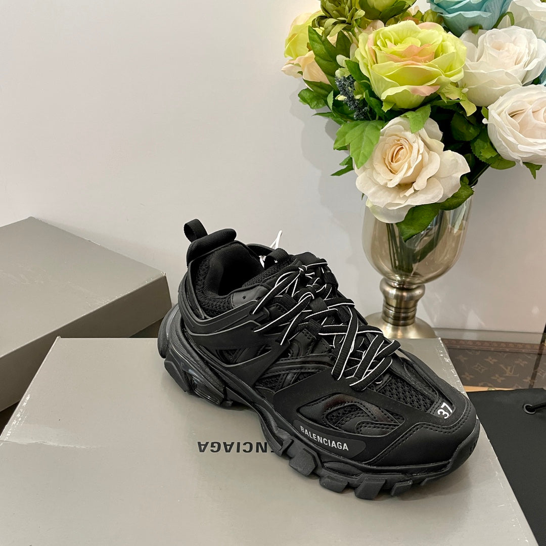 LOEWE  001-Shoes