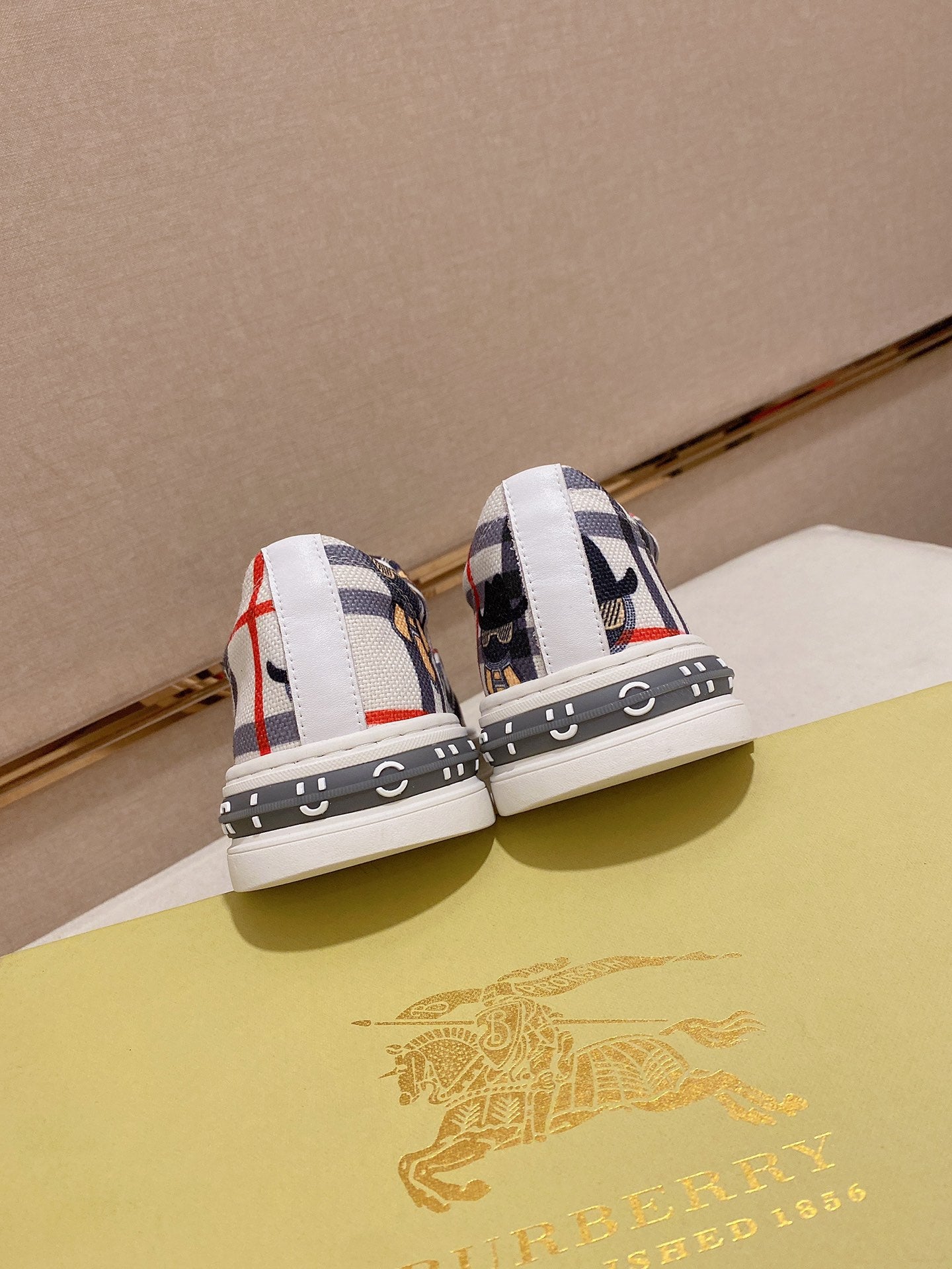 Fendi-017Shoes