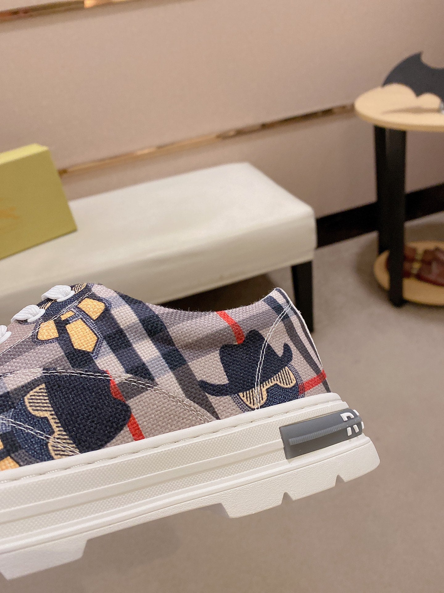 Fendi-018Shoes