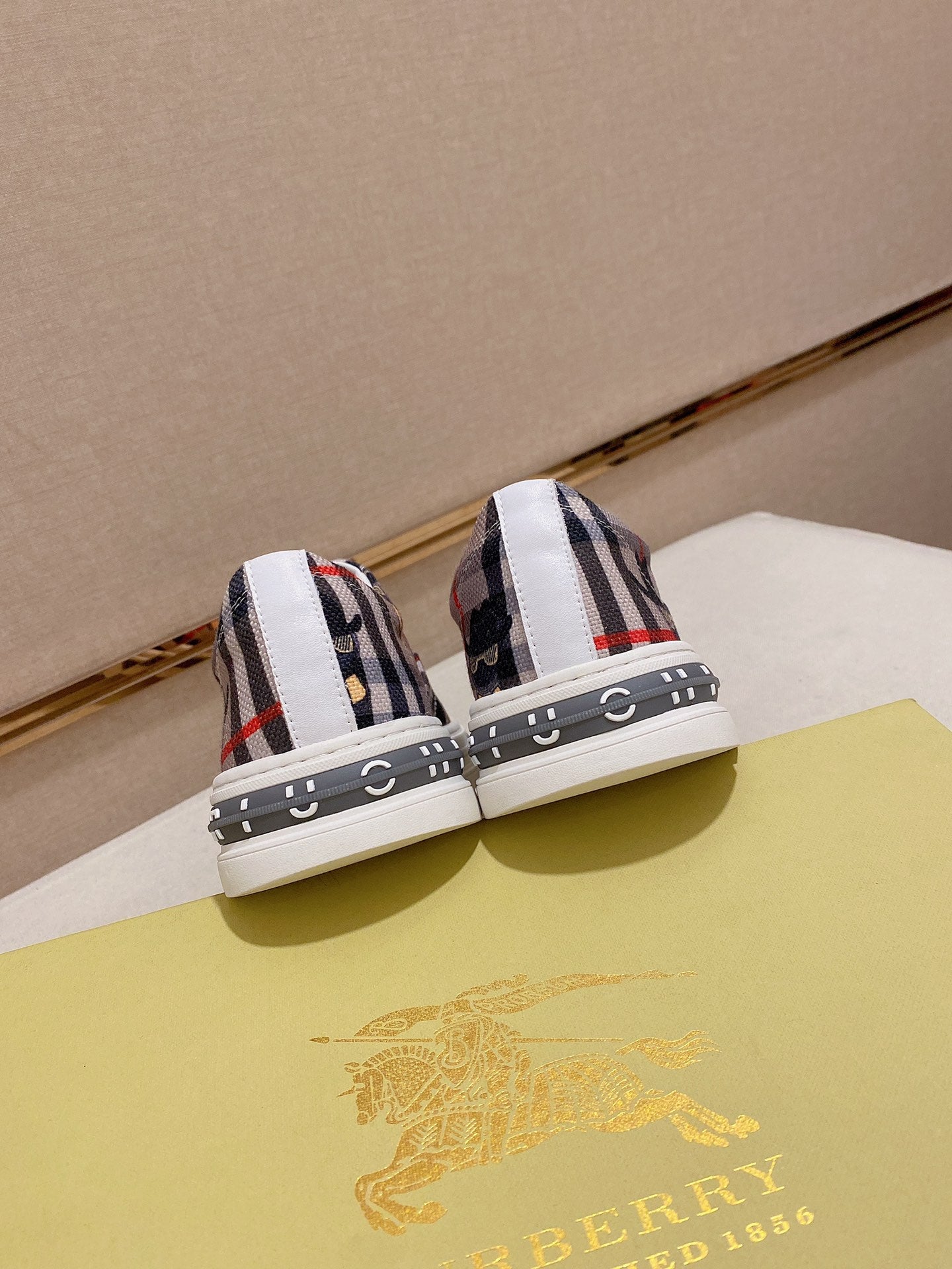 Fendi-018Shoes