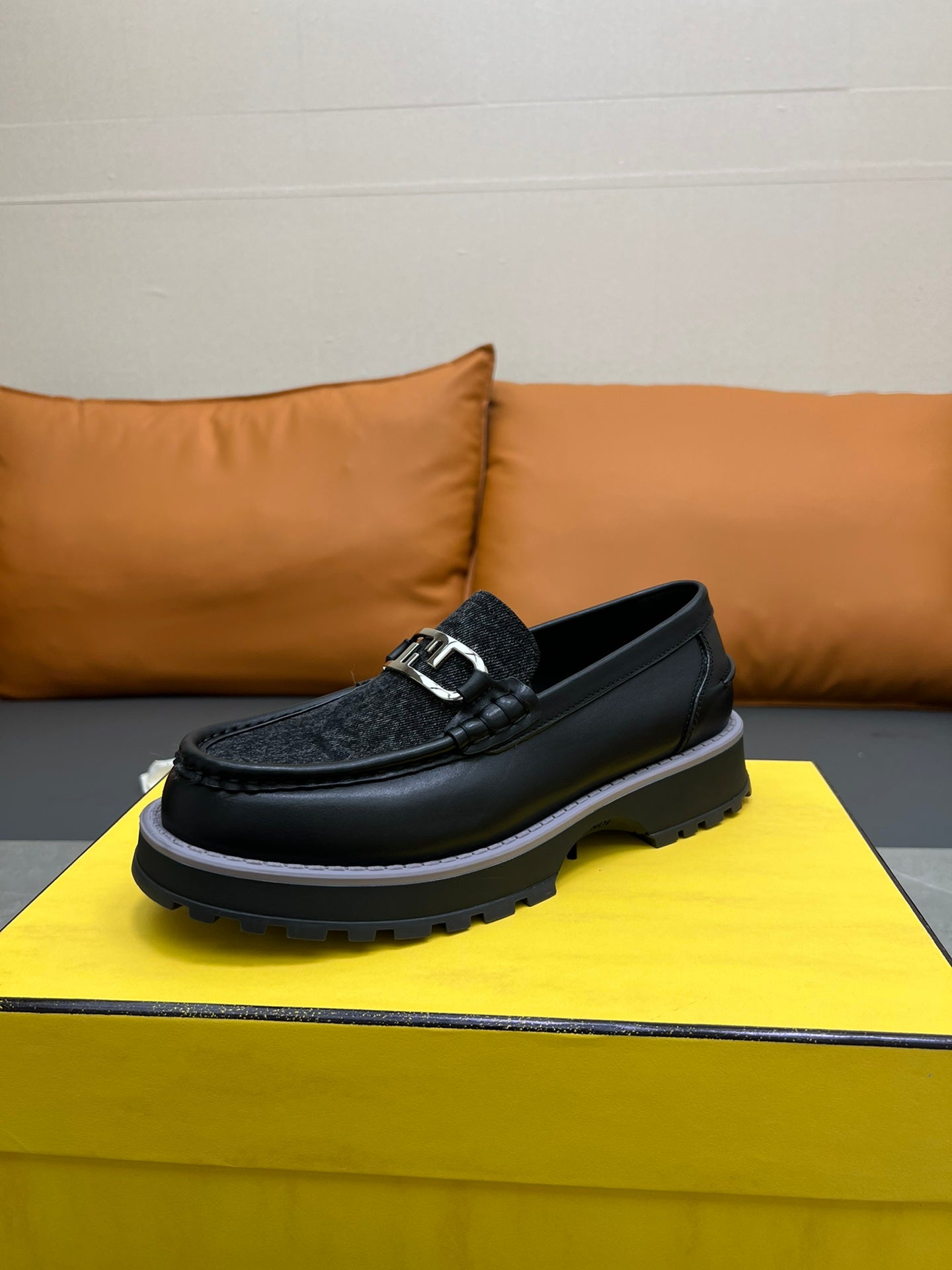 Fendi-040Shoes