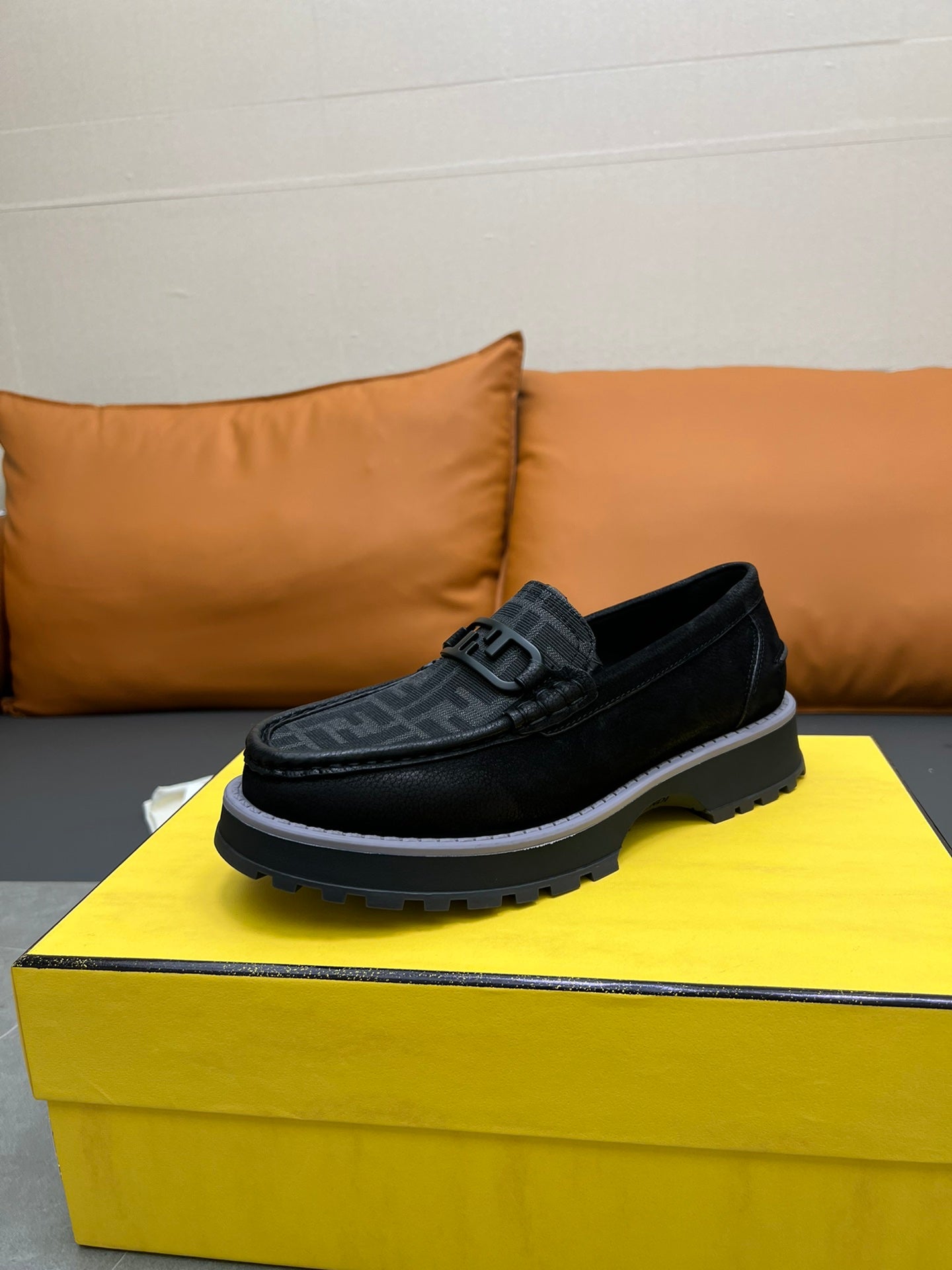 Fendi-042Shoes