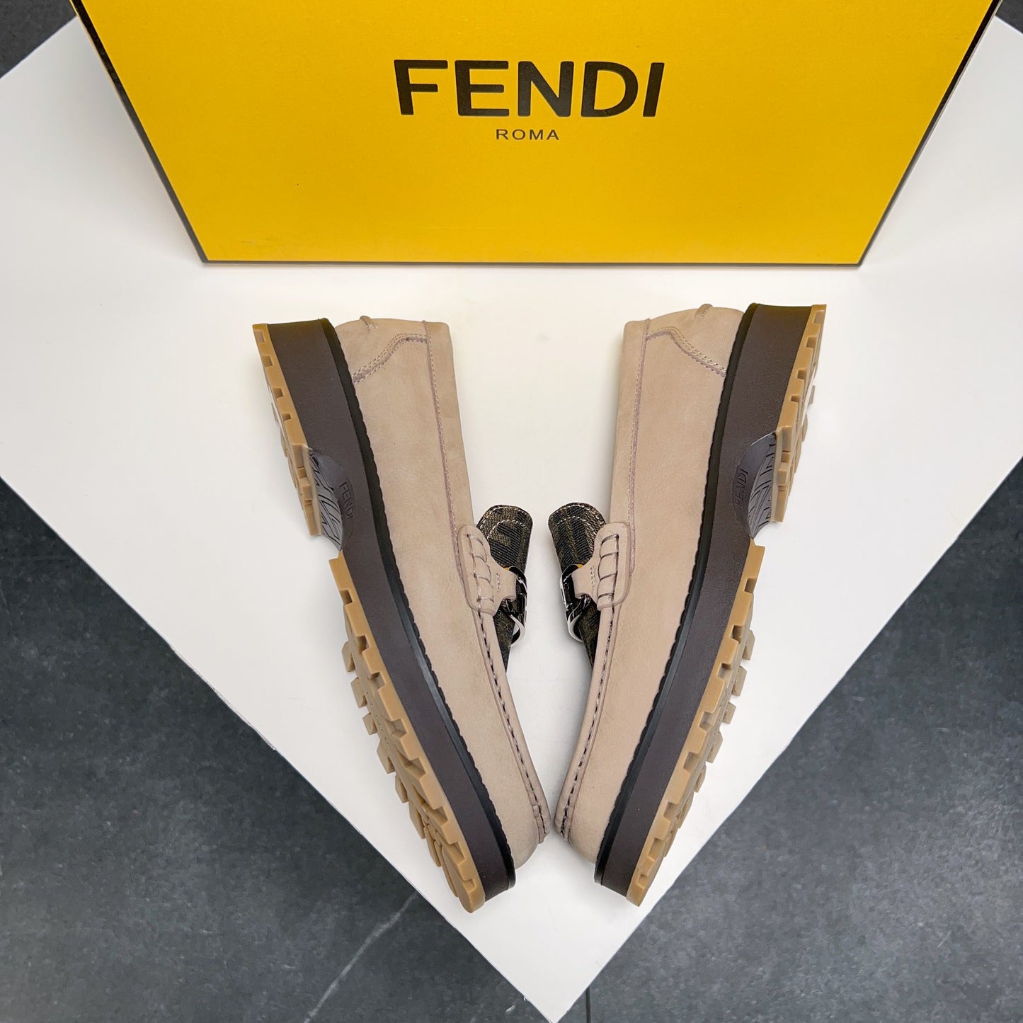 Fendi-046Shoes