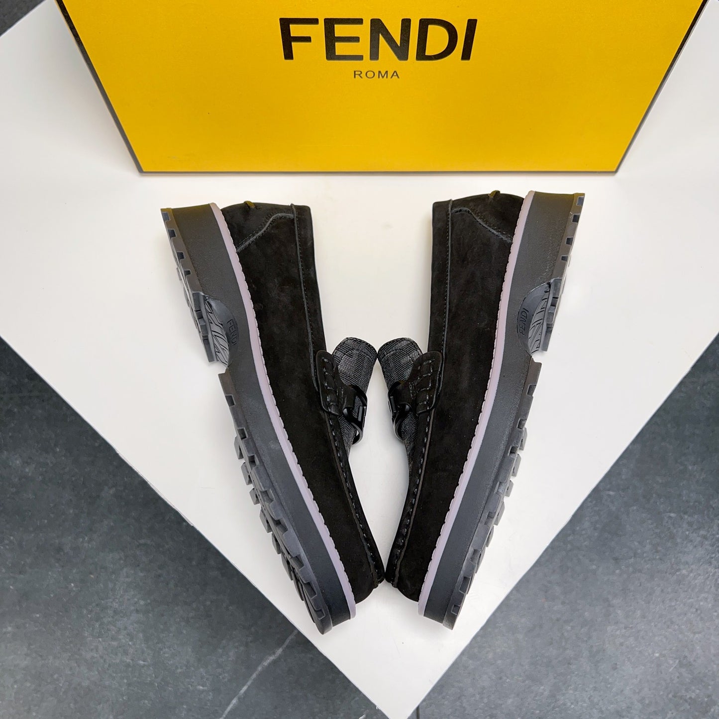 Fendi-047Shoes